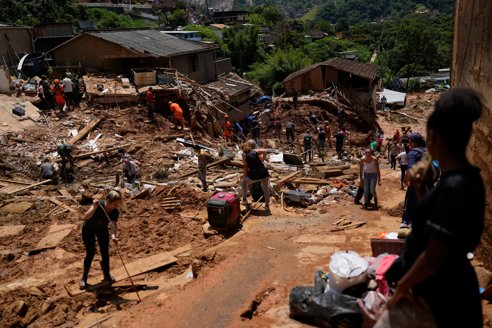 Petrópolis: mais de 150 mortos, buscas não param e já começaram os trabalhos de limpeza e reconstrução