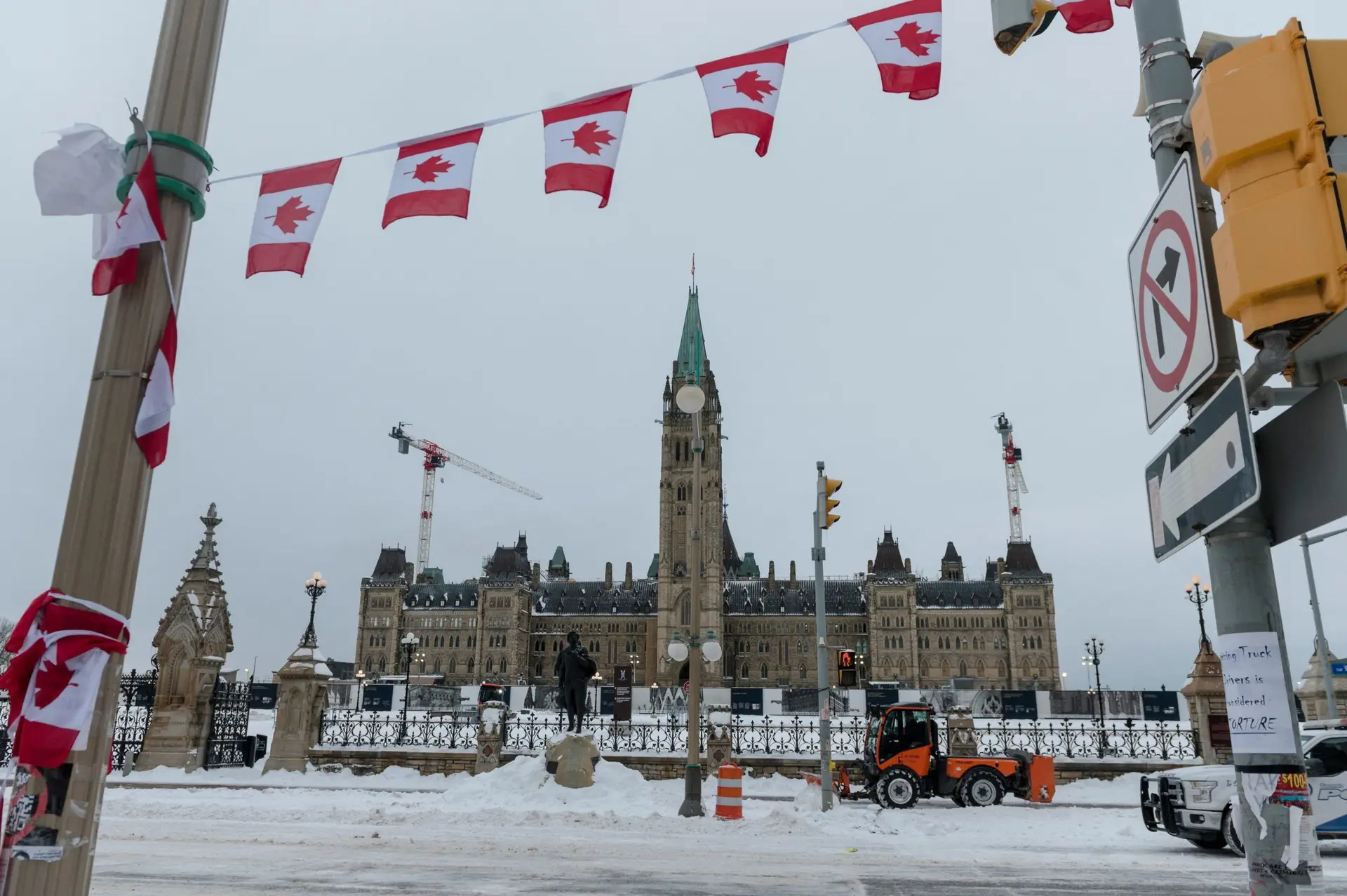 Covid-19: polícia canadiana recupera quase totalidade do controlo da cidade de Otava