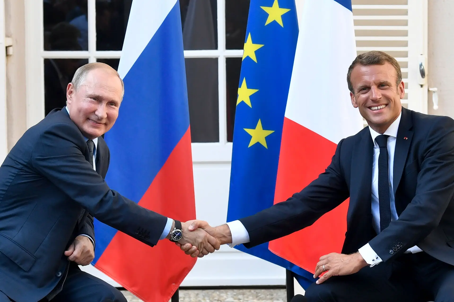 Ucrânia: Putin garantiu a Macron que quer retirar tropas da Bielorrússia