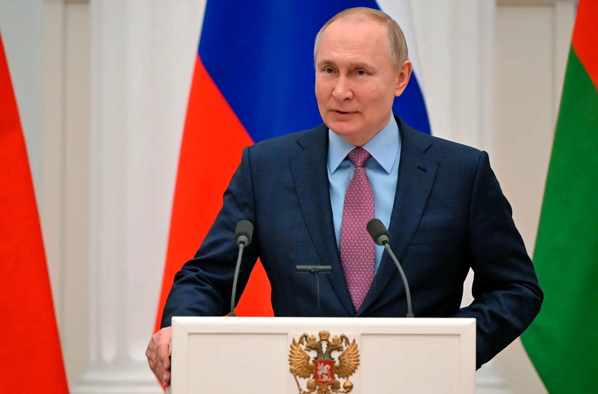 Kremlin avisa Ocidente para parar de anunciar datas de possível invasão