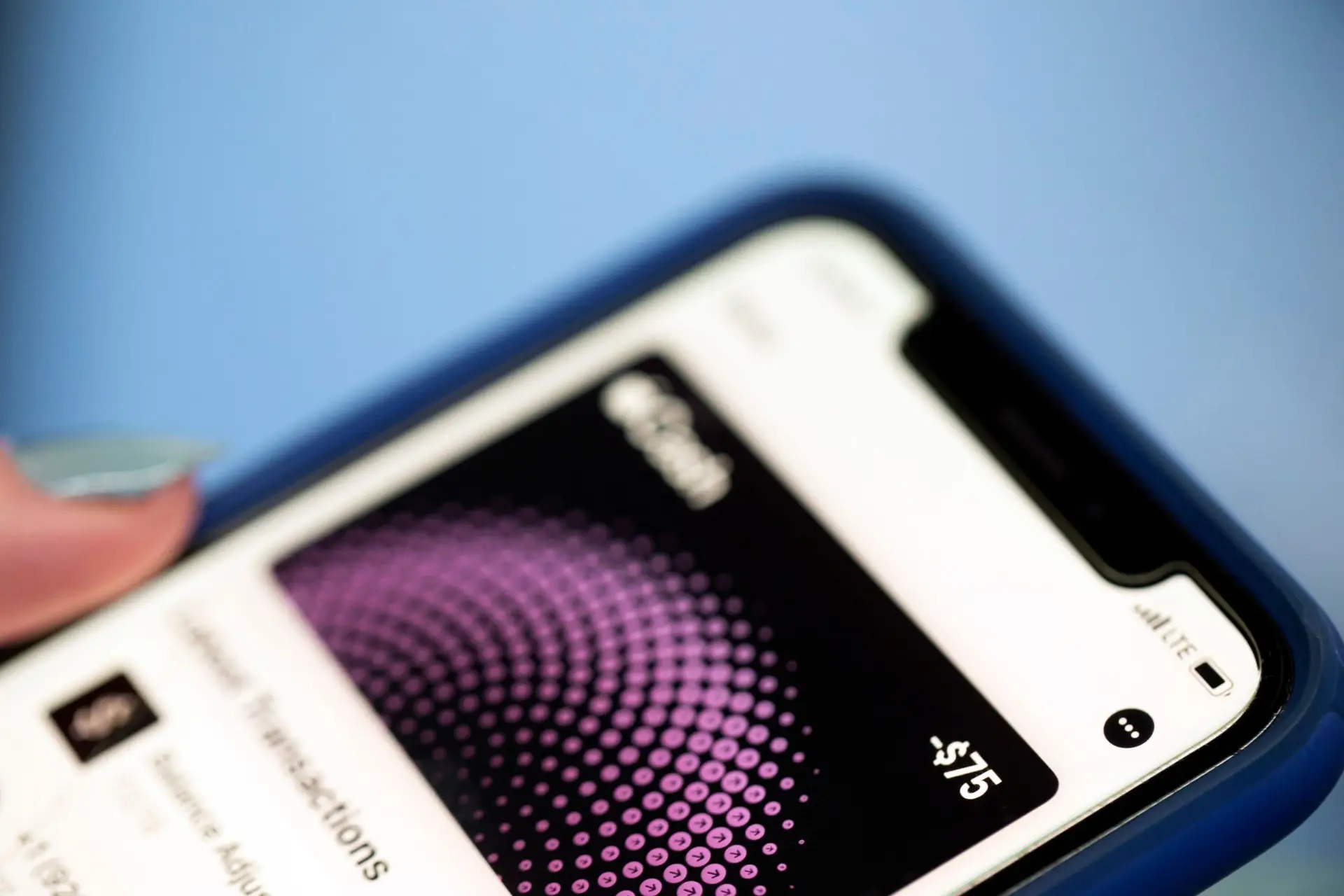 Empresa de cibersegurança recomenda “maior número possível de barreiras de segurança” em dispositivos com ‘wallets’ digitais