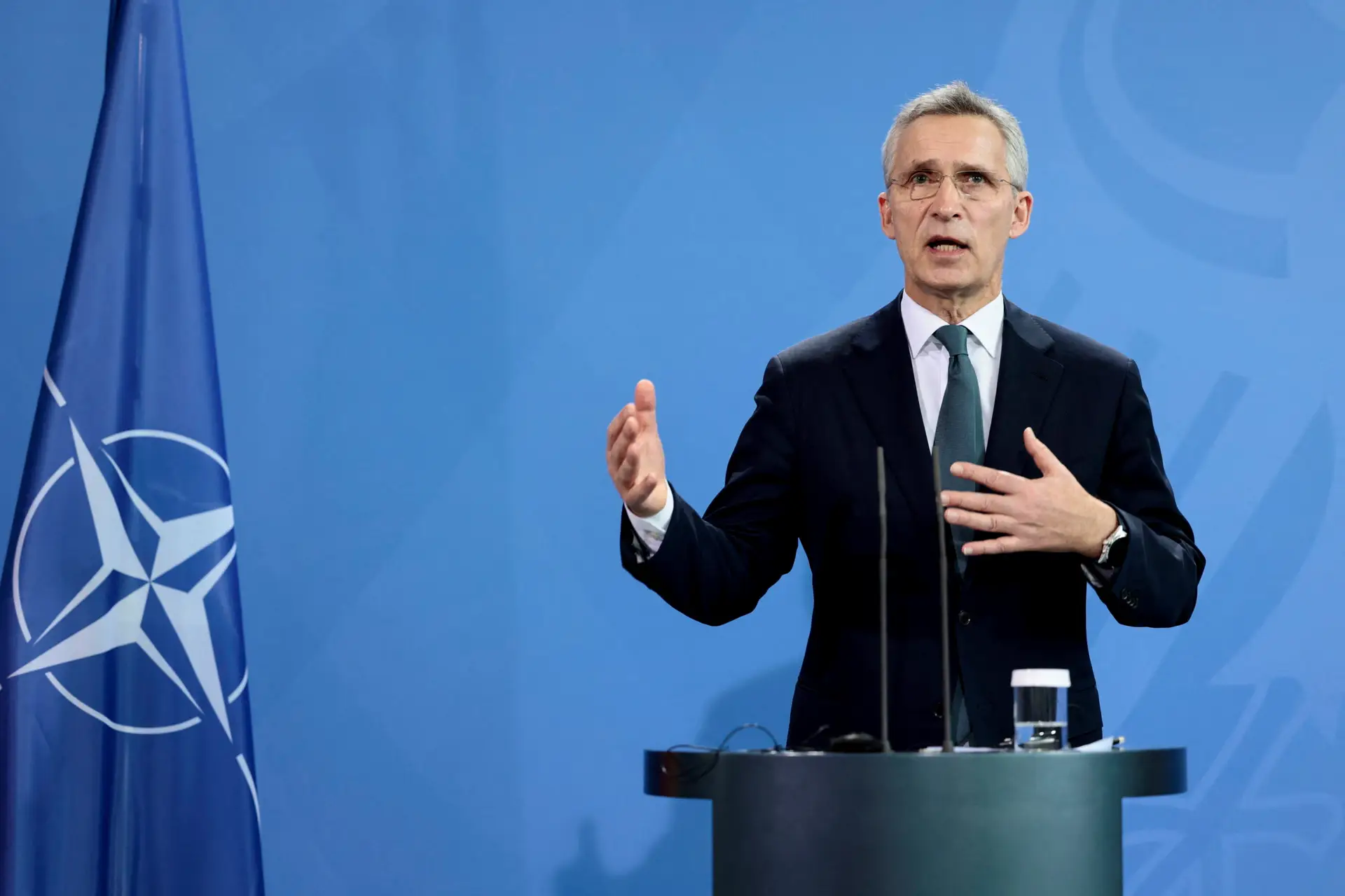 Ucrânia: NATO acusa Moscovo de fabricar pretexto para invasão ao reconhecer separatistas