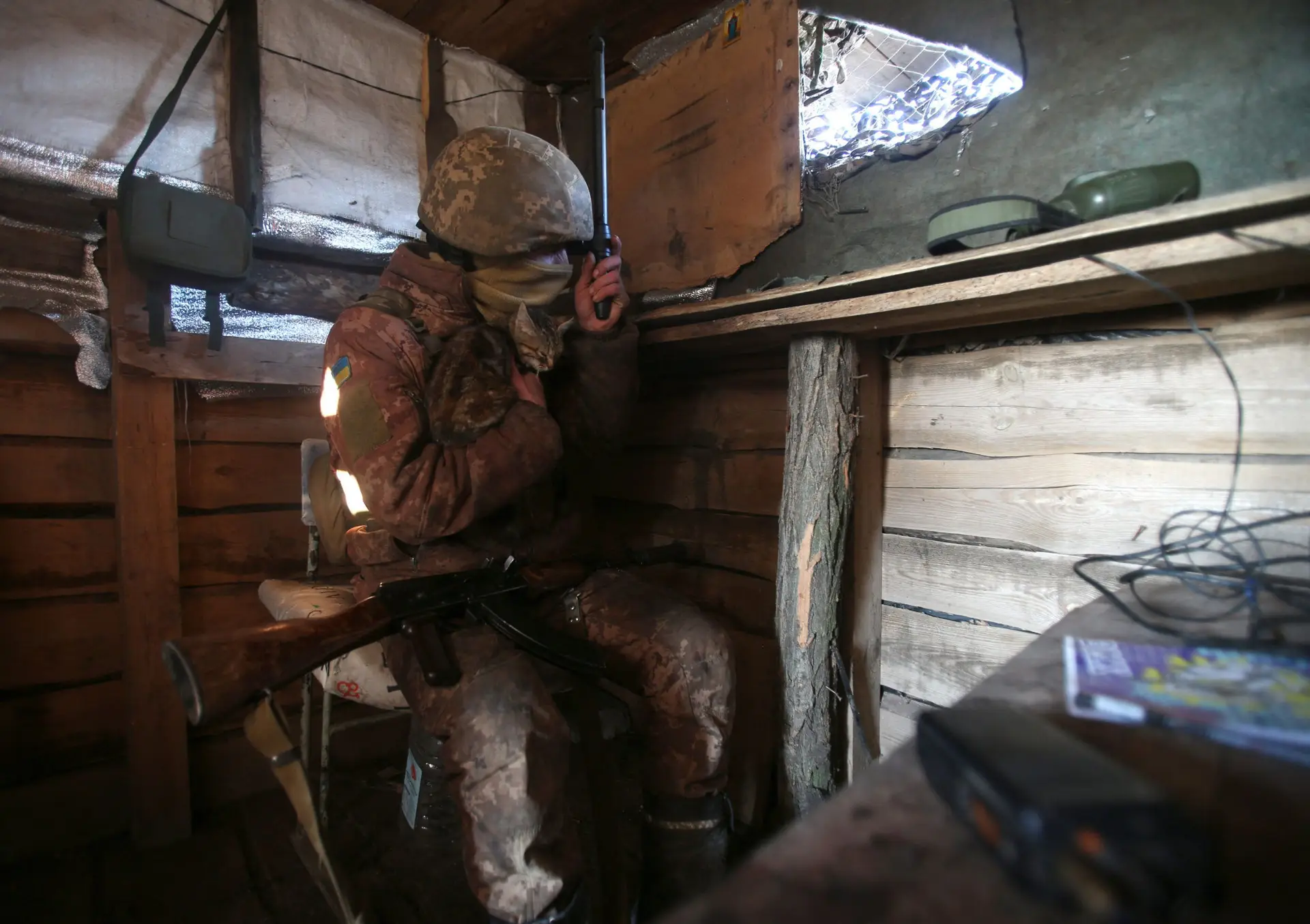 Ucrânia: dois soldados e um civil mortos em Donetsk por bombardamento de separatistas