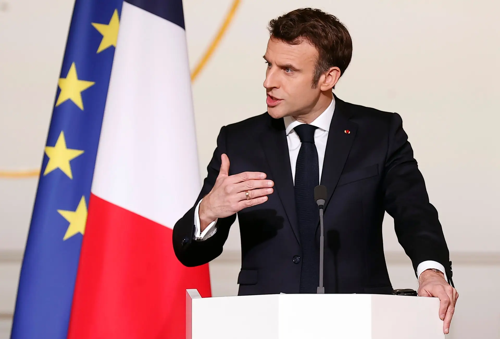 Ucrânia: Macron condena Putin por reconhecer independência das regiões separatistas