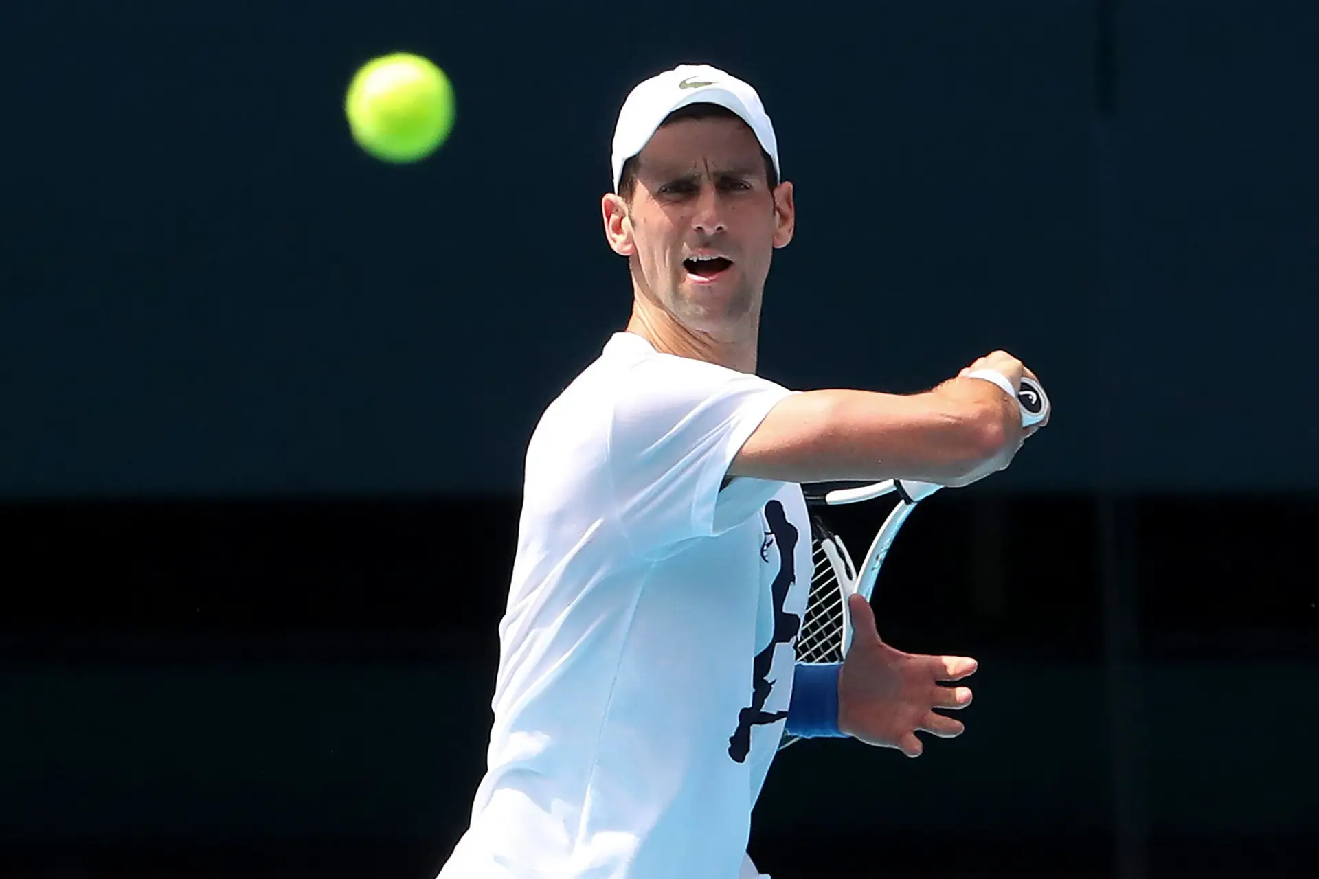 Djokovic “feliz” por vencer após quase três meses sem jogar