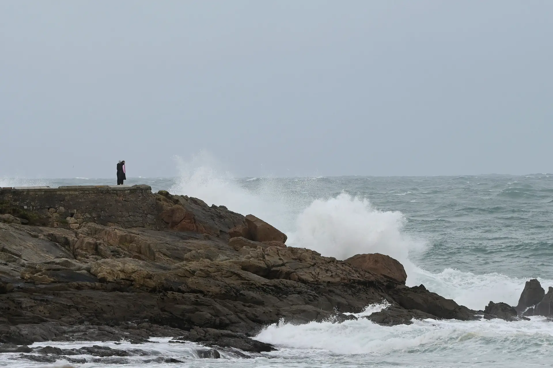 Meteorologia: Marinha e Autoridade Marítima recomendam "vigilância permanente"