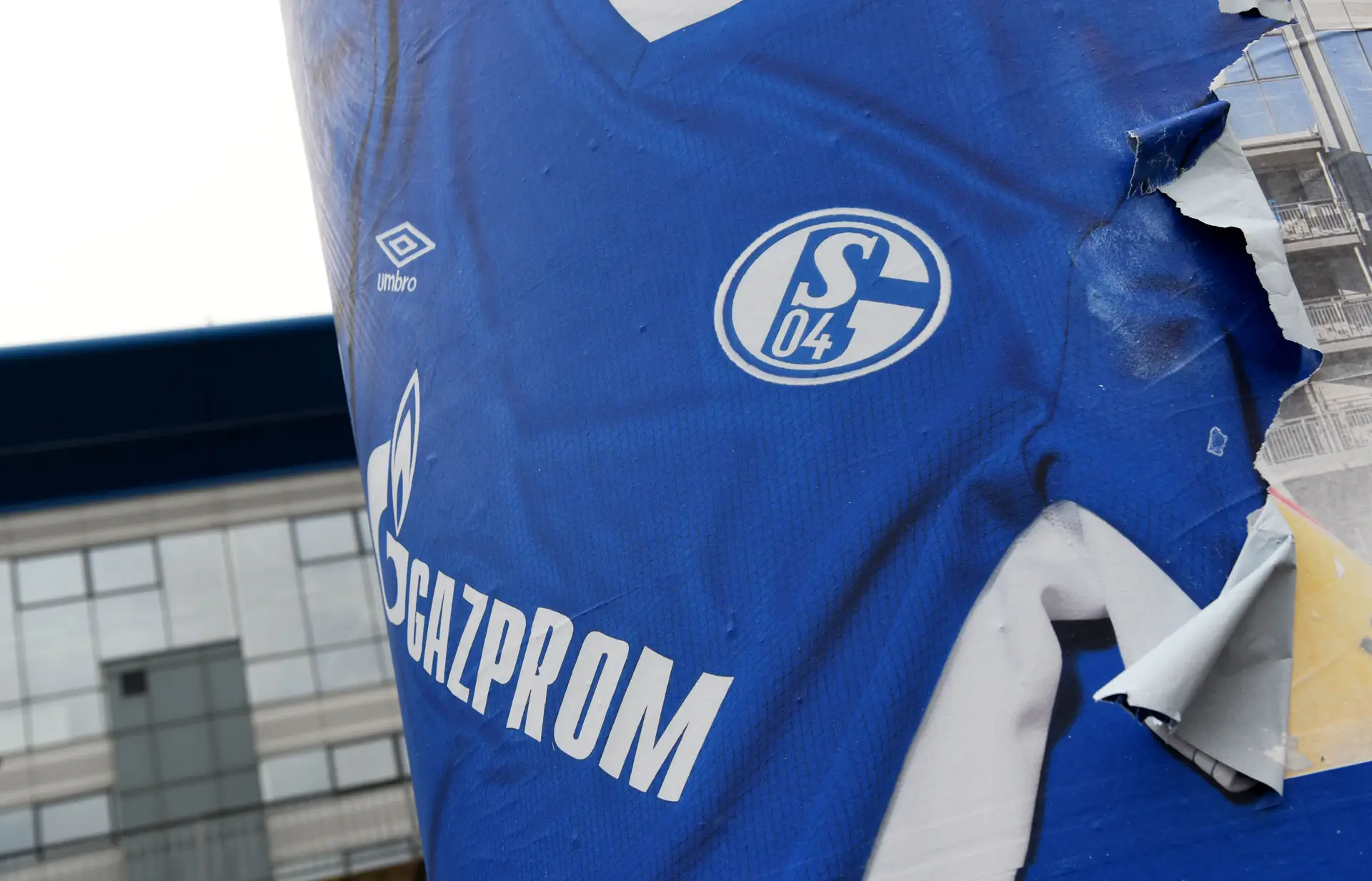 Schalke 04 retira referências à empresa russa Gazprom