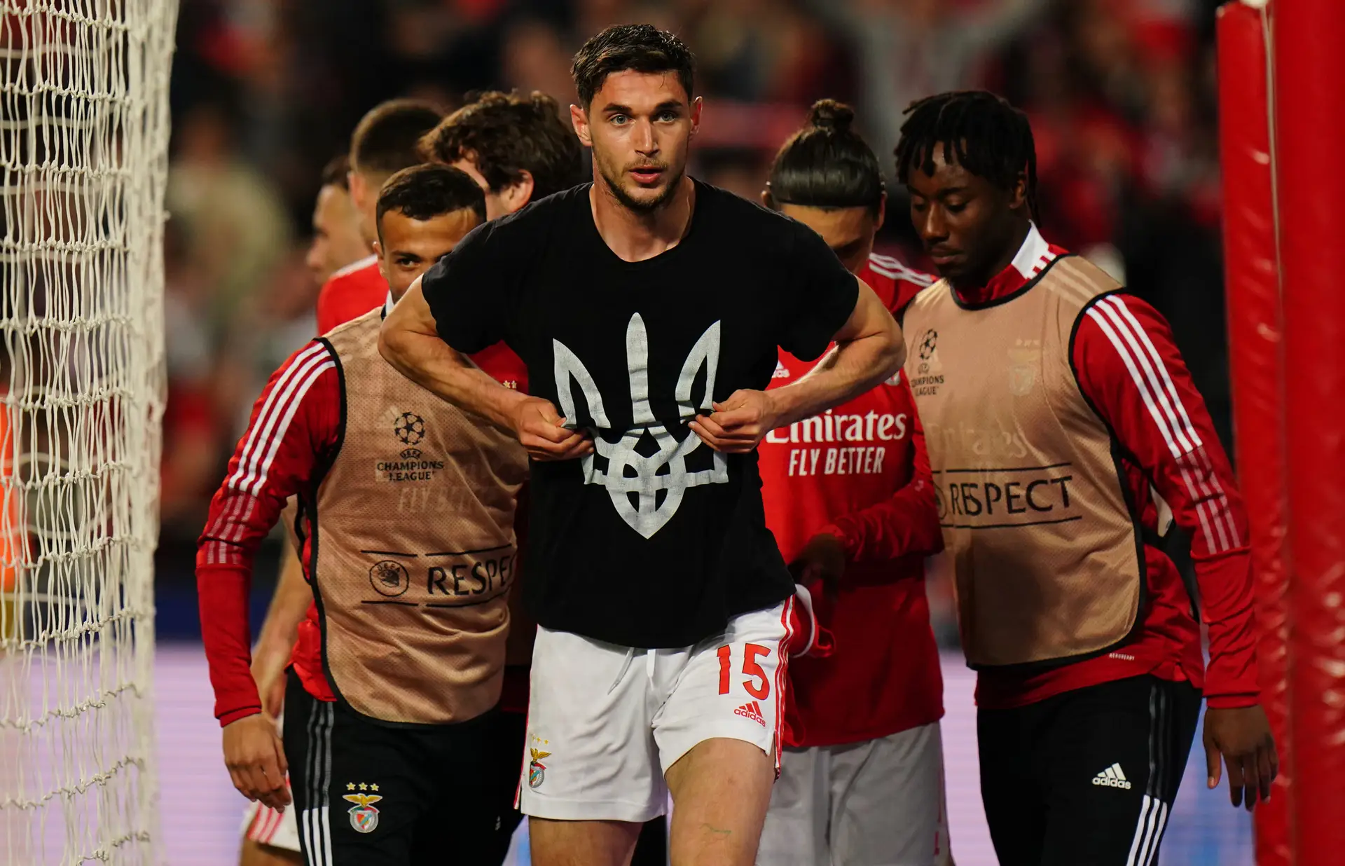Relatório do jogo entre Benfica e Ajax não refere manifestação de Yaremchuk