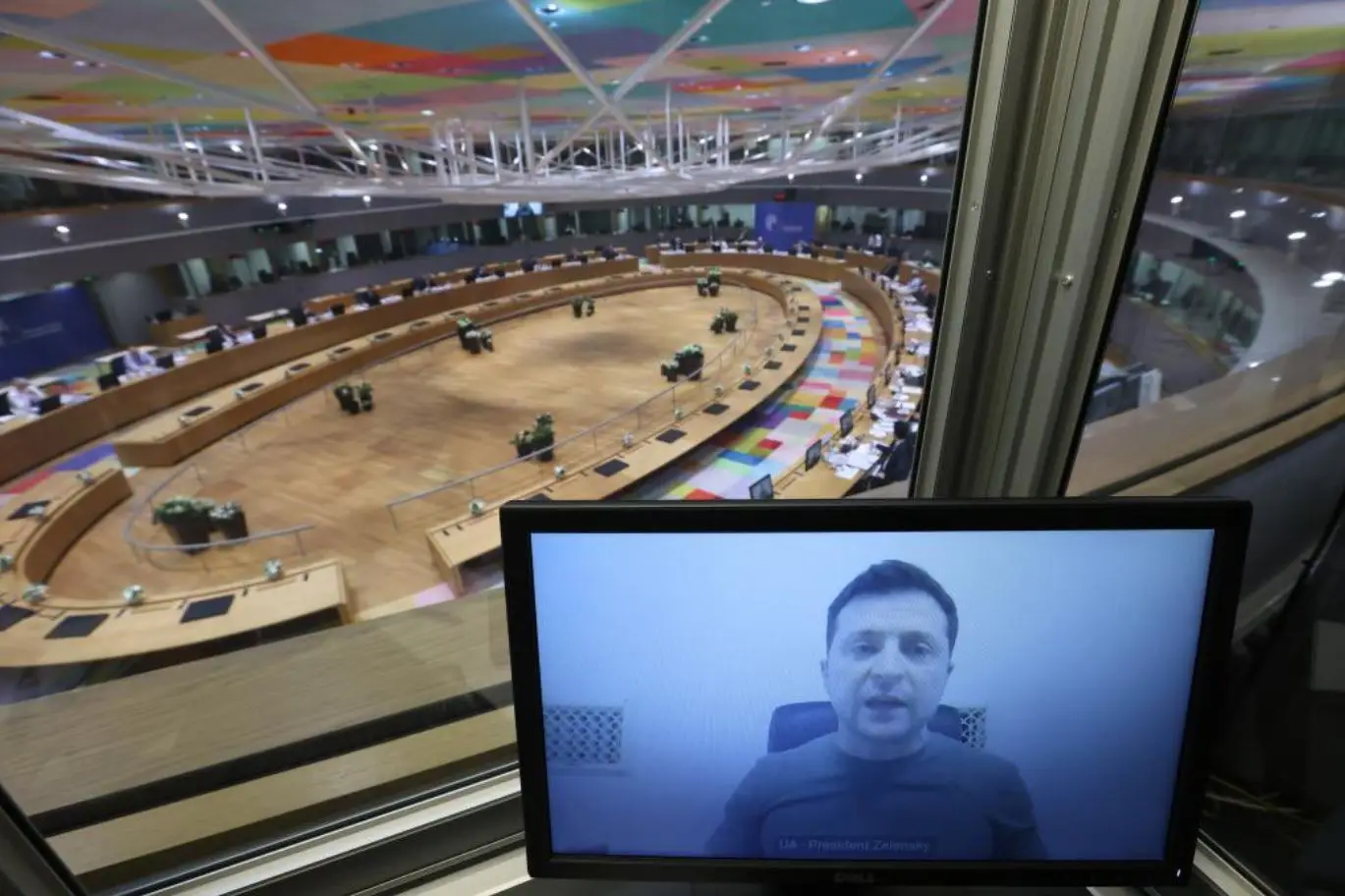 Presidente ucraniano falou com os líderes da UE por videoconferência sobre invasão da Rússia