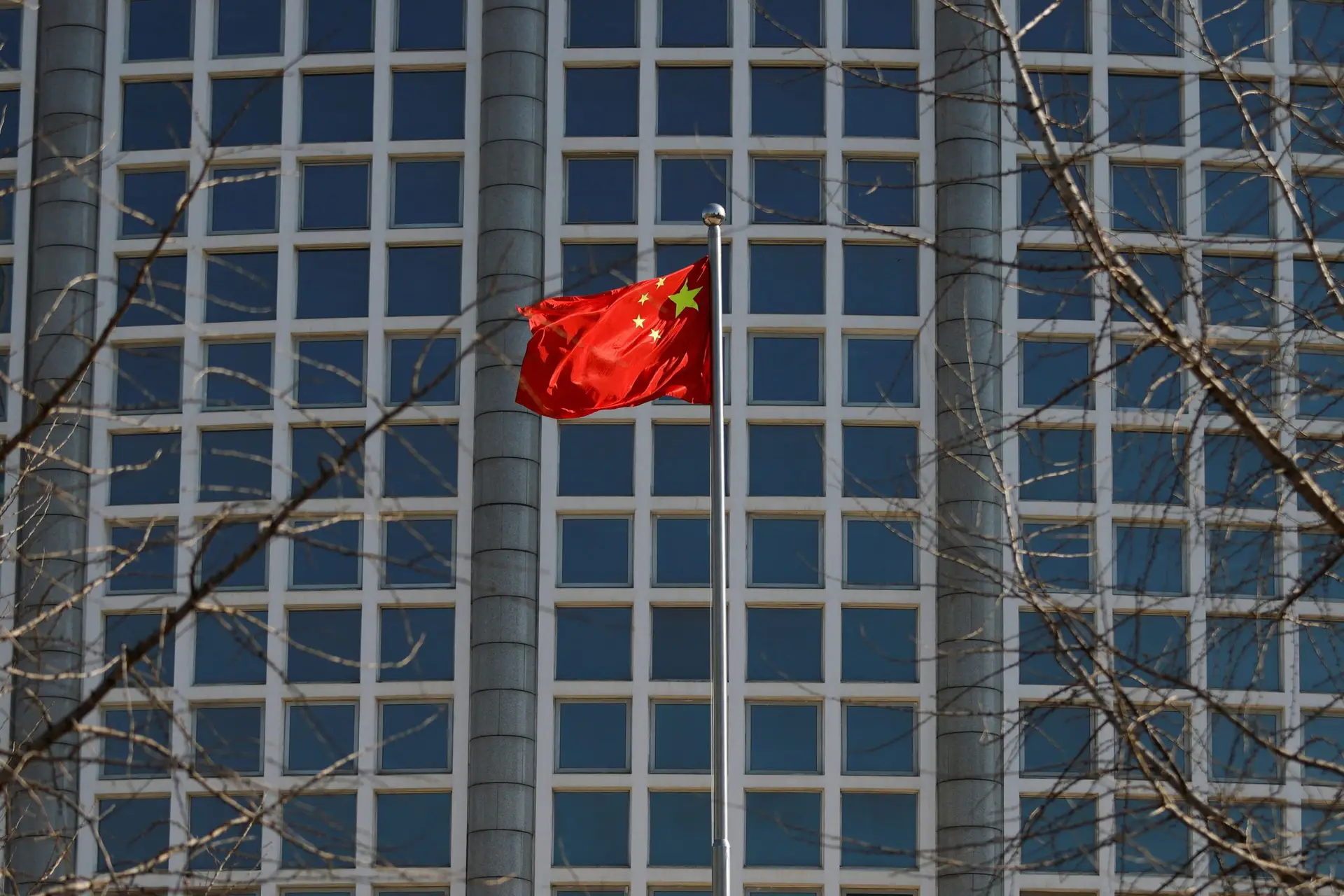 China freta aviões para retirar chineses da Ucrânia