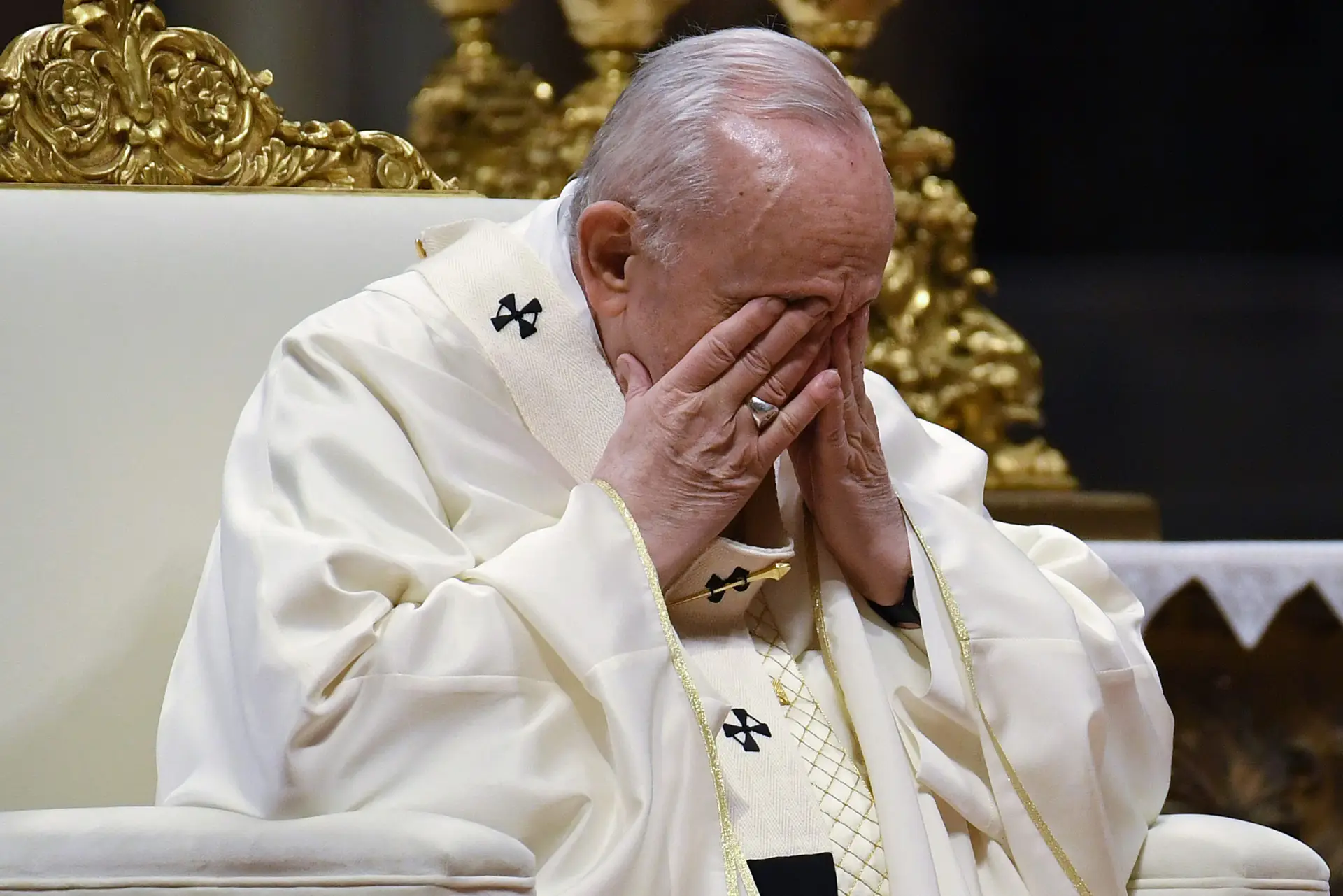 Papa Francisco na embaixada russa para expressar preocupação perante conflito na Ucrânia