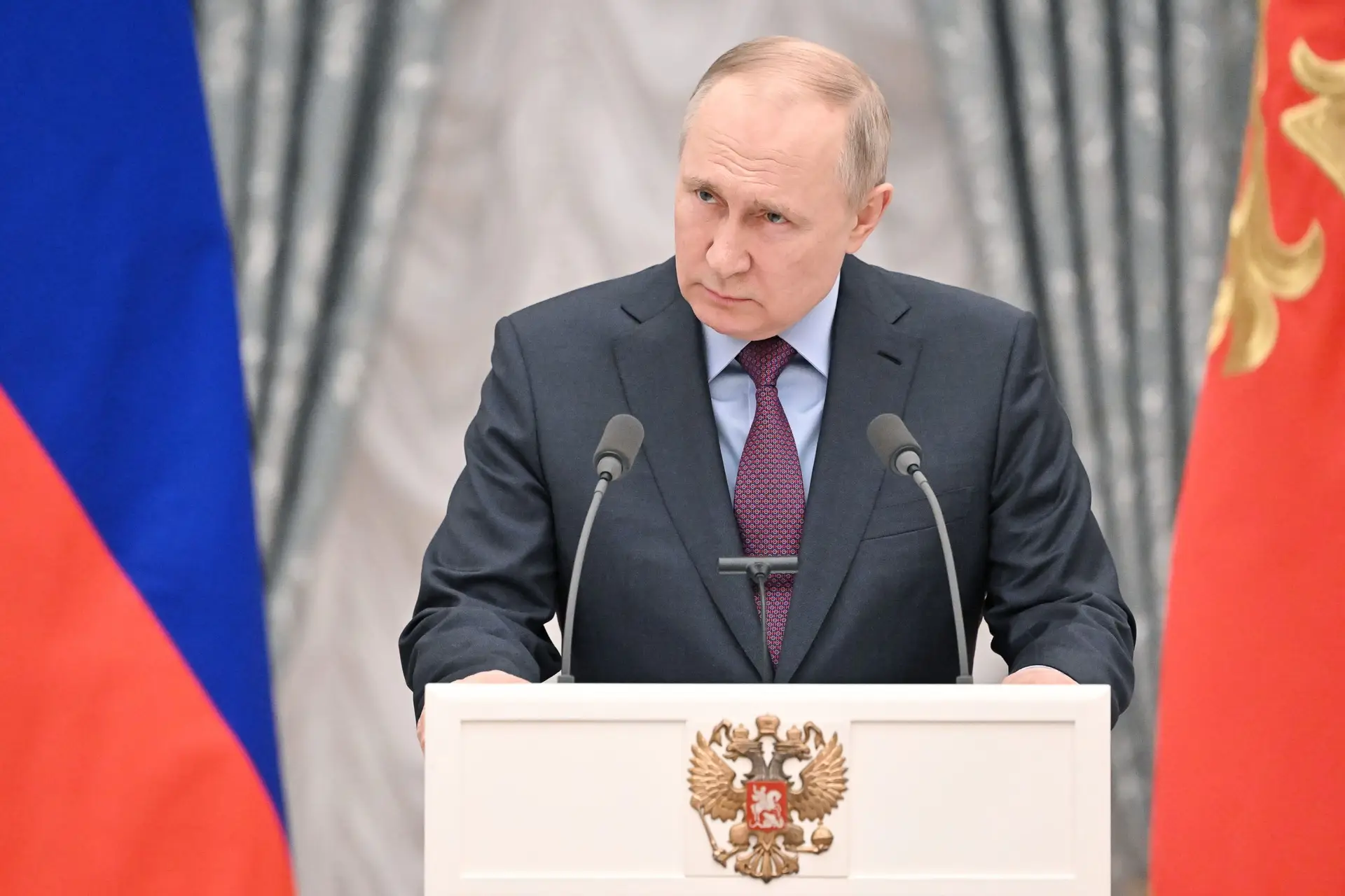 Putin apela aos militares ucranianos que derrubem o Governo de Kiev e tomem o poder