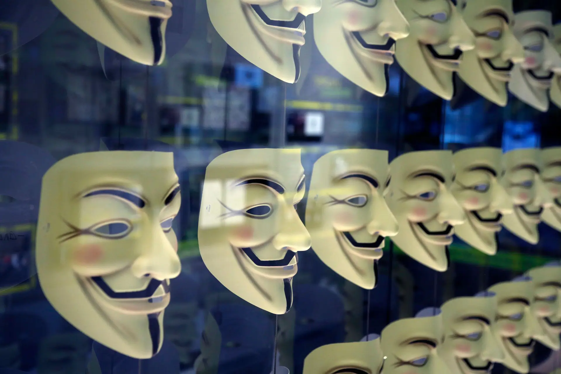 Kremlin na mira dos hackers Anonymous: grupo declara guerra ao Governo russo
