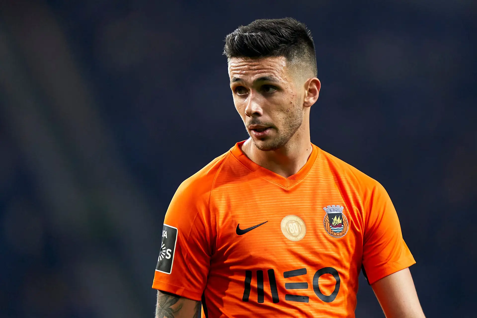 Futebolista Nélson Monte conseguiu fugir até à Roménia e regressa hoje a Portugal