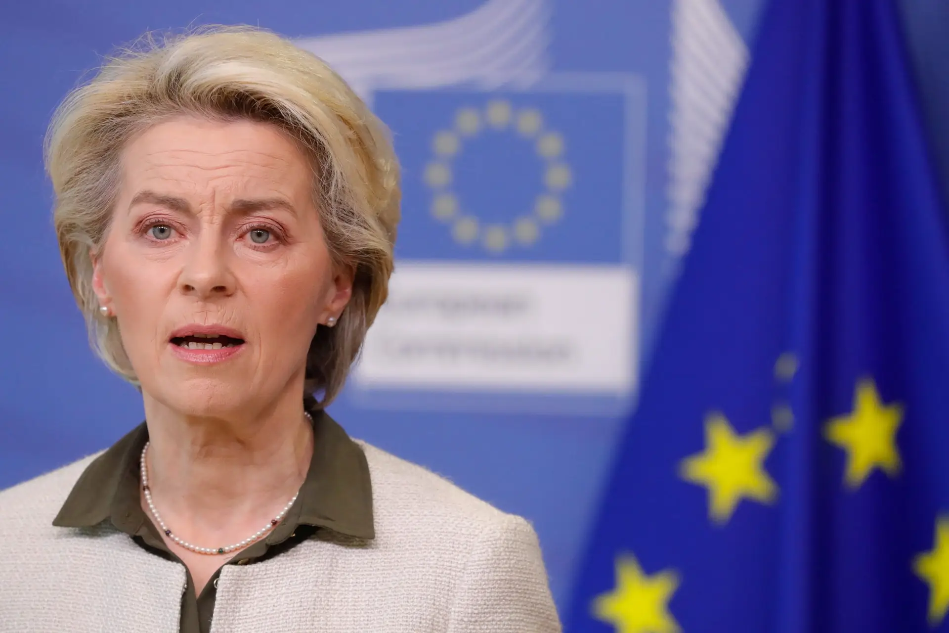 Guerra na Ucrânia: UE financia pela primeira vez compra de armas e anuncia novas sanções contra a Rússia