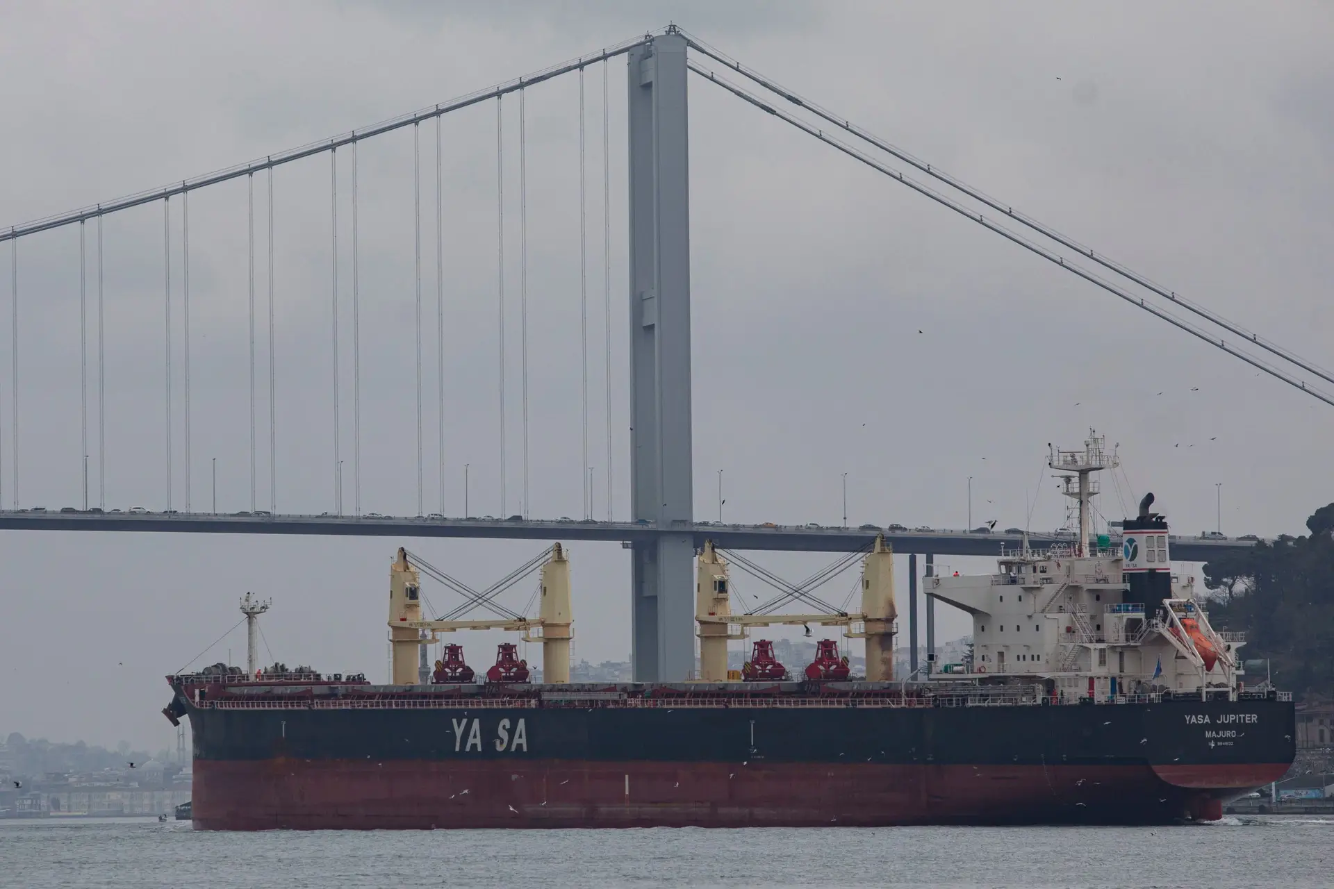 Guerra na Ucrânia: Turquia bloqueia passagem de navios militares nos estreitos do Bósforo e de Dardanelos