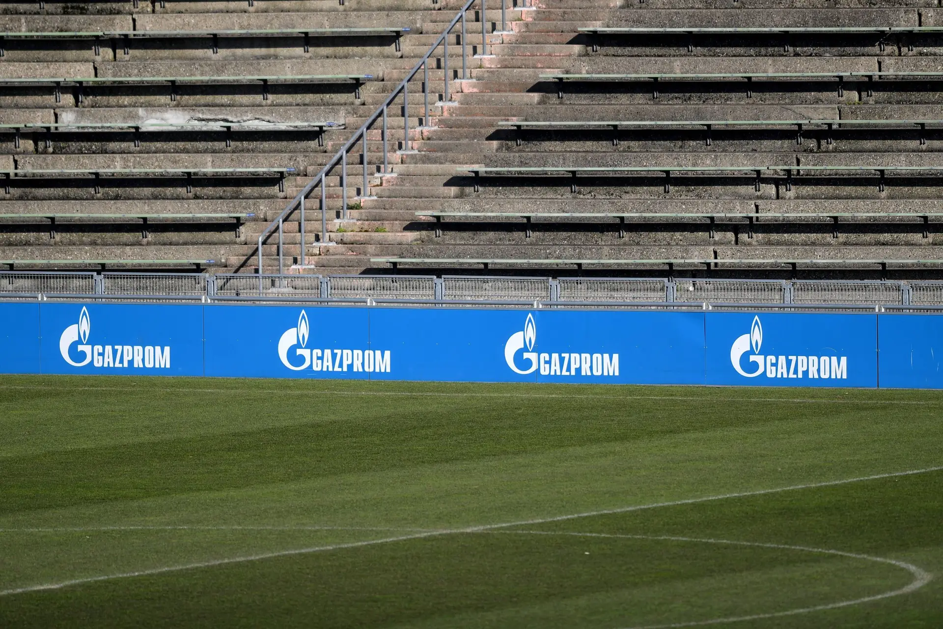 UEFA termina acordo de patrocínio com a Gazprom
