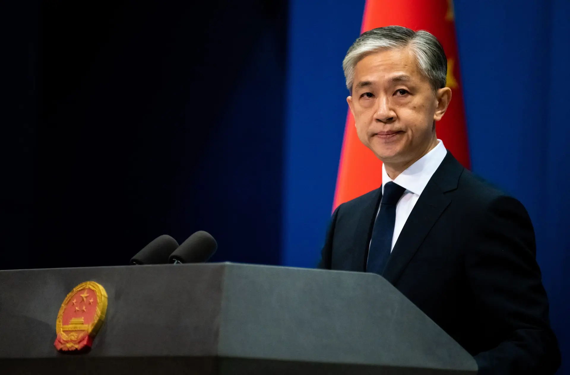 China espera que o diálogo entre Kiev e Moscovo se mantenha