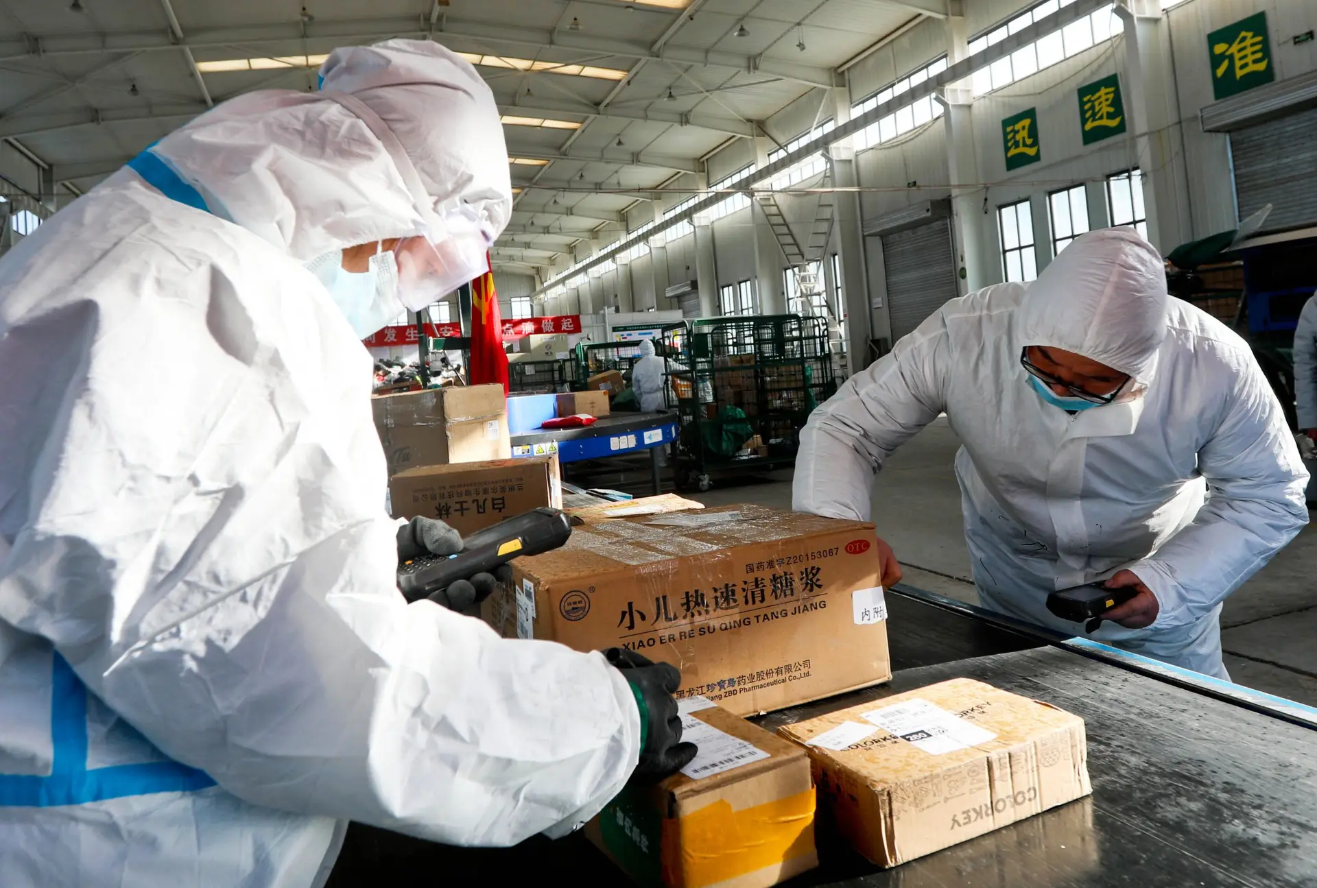 China vai submeter todo o correio internacional a testes de PCR à covid-19