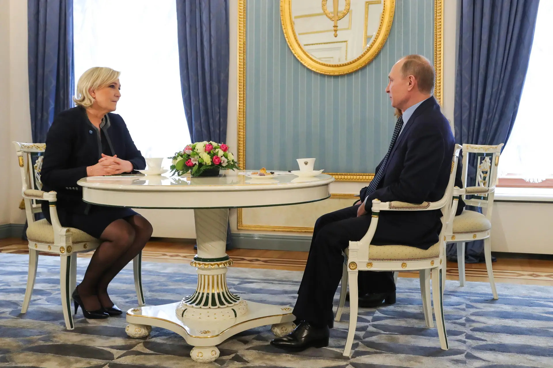 Líderes da extrema-direita europeia cortam apoio a Putin