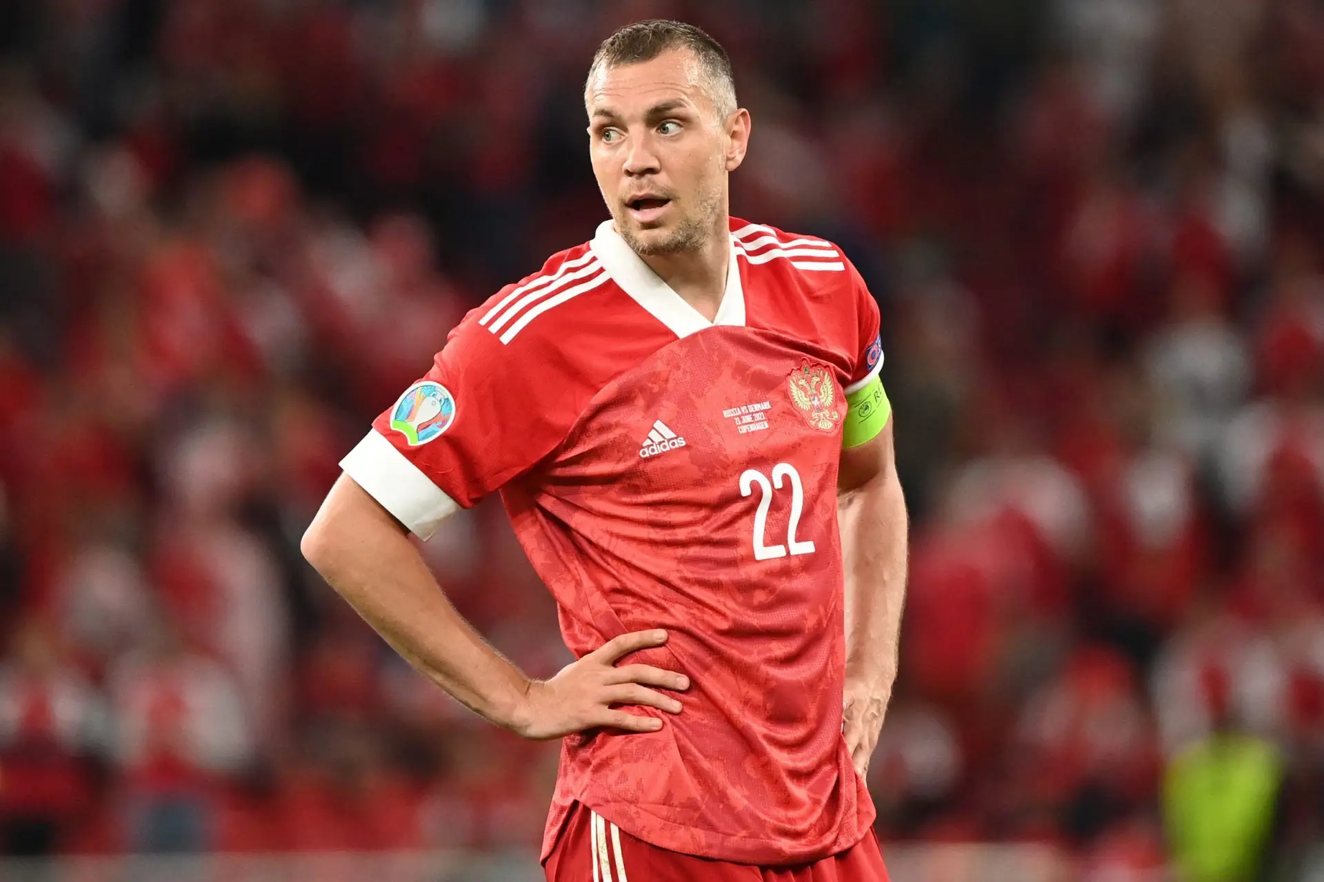 Capitão da seleção de futebol da Rússia critica a “guerra” e “critérios duplos”