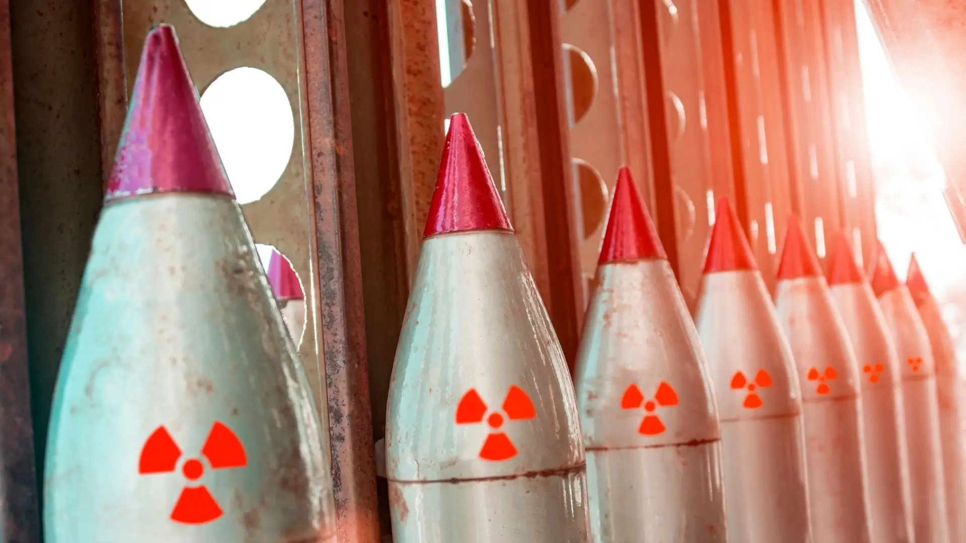Rússia ameaça com armas nucleares, Ucrânia pede ajuda à Agência de Energia Atómica