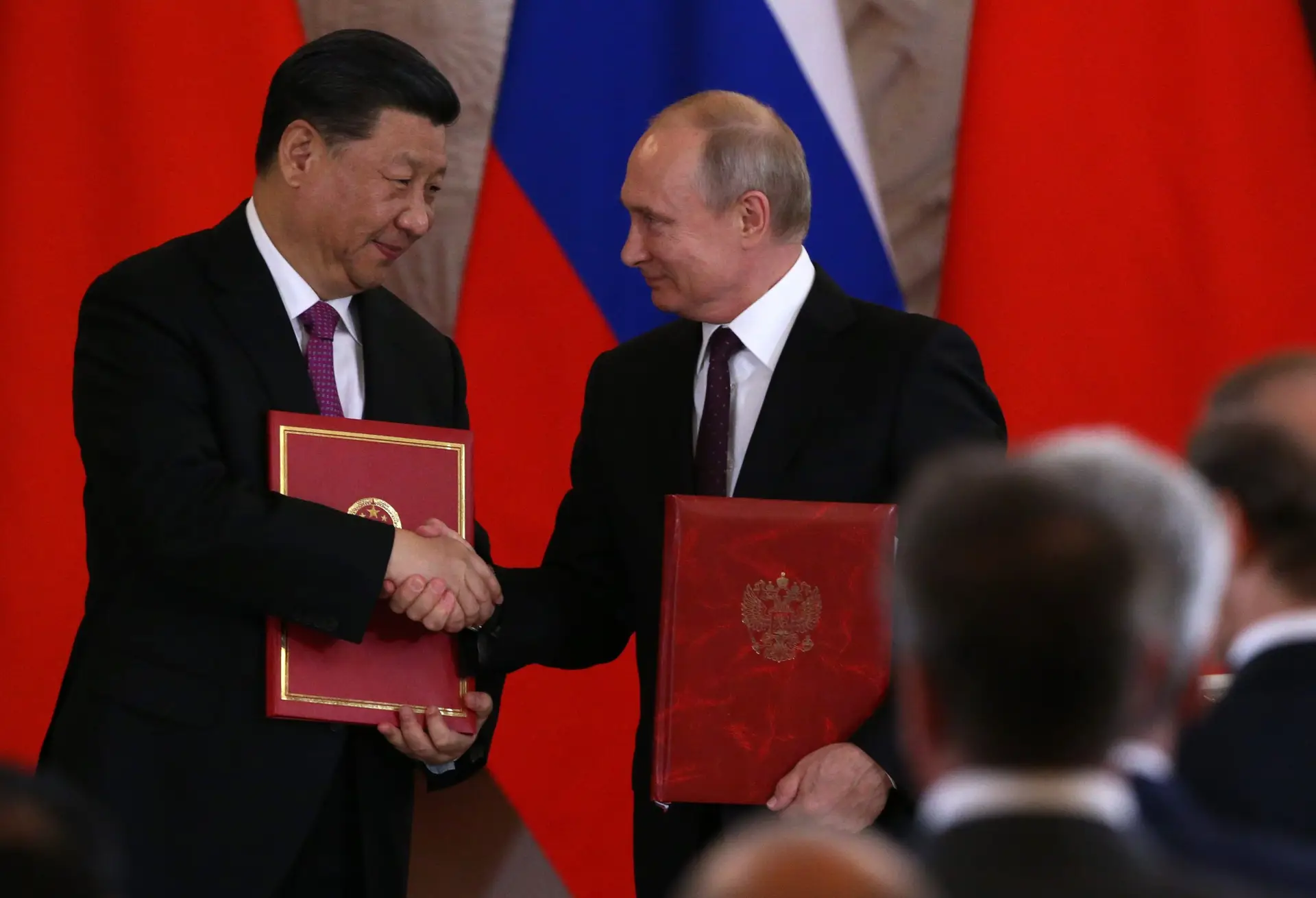 China não se junta ao Ocidente na imposição de sanções económicas à Rússia