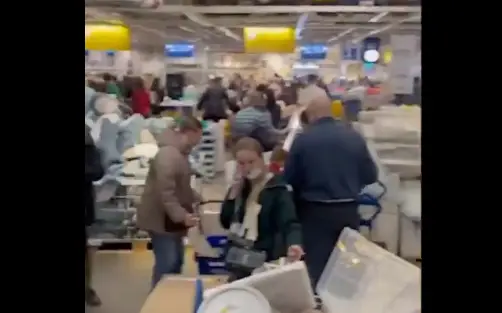 Corrida às lojas IKEA na Rússia após anúncio da suspensão de atividade