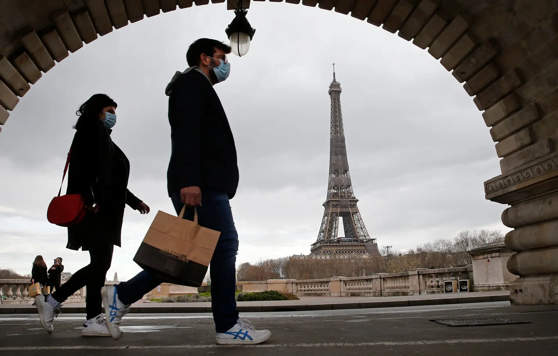França acaba com máscara e certificado de vacinação a partir de 14 de março