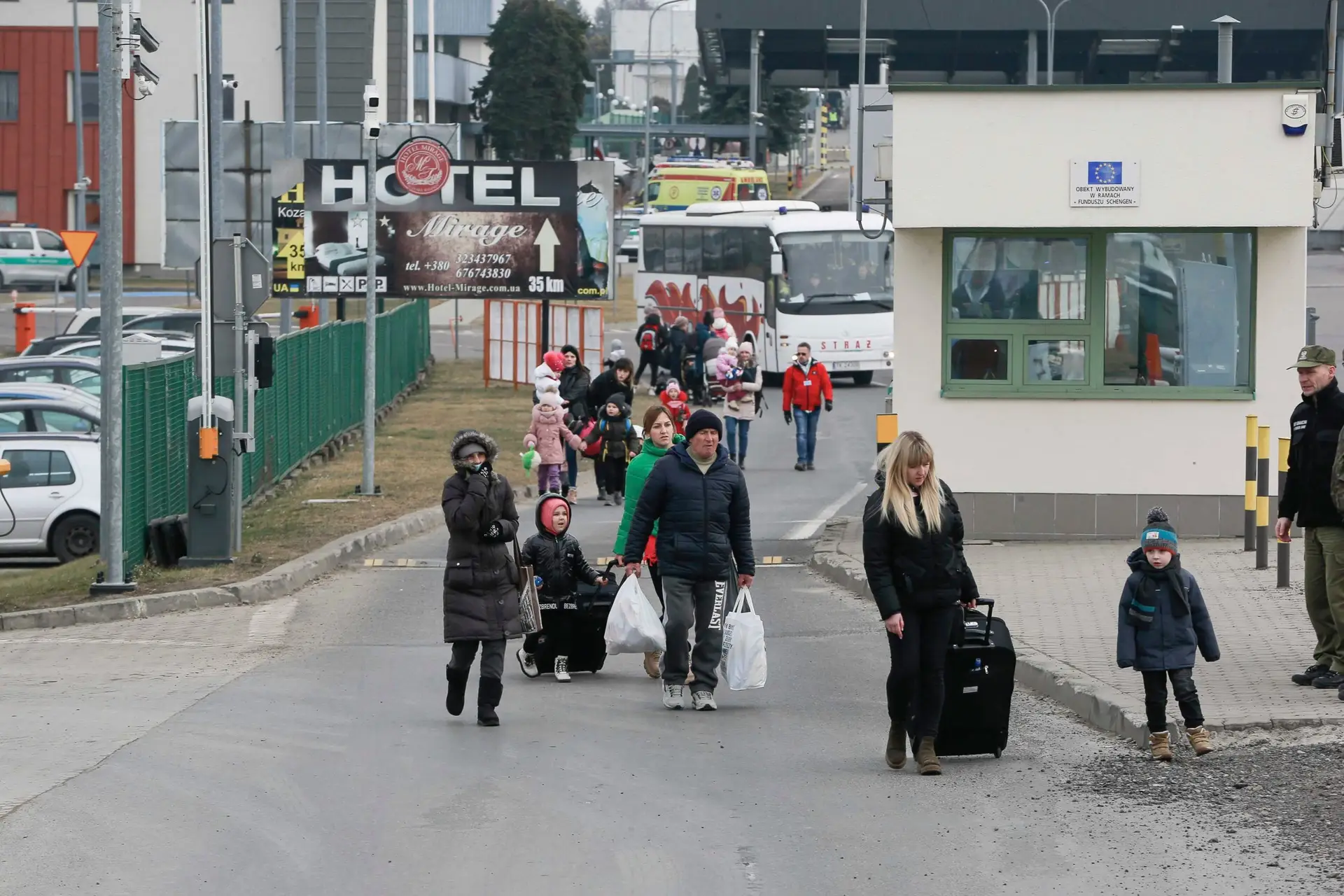 UE chega a “acordo histórico” para ativar corredores humanitários para refugiados