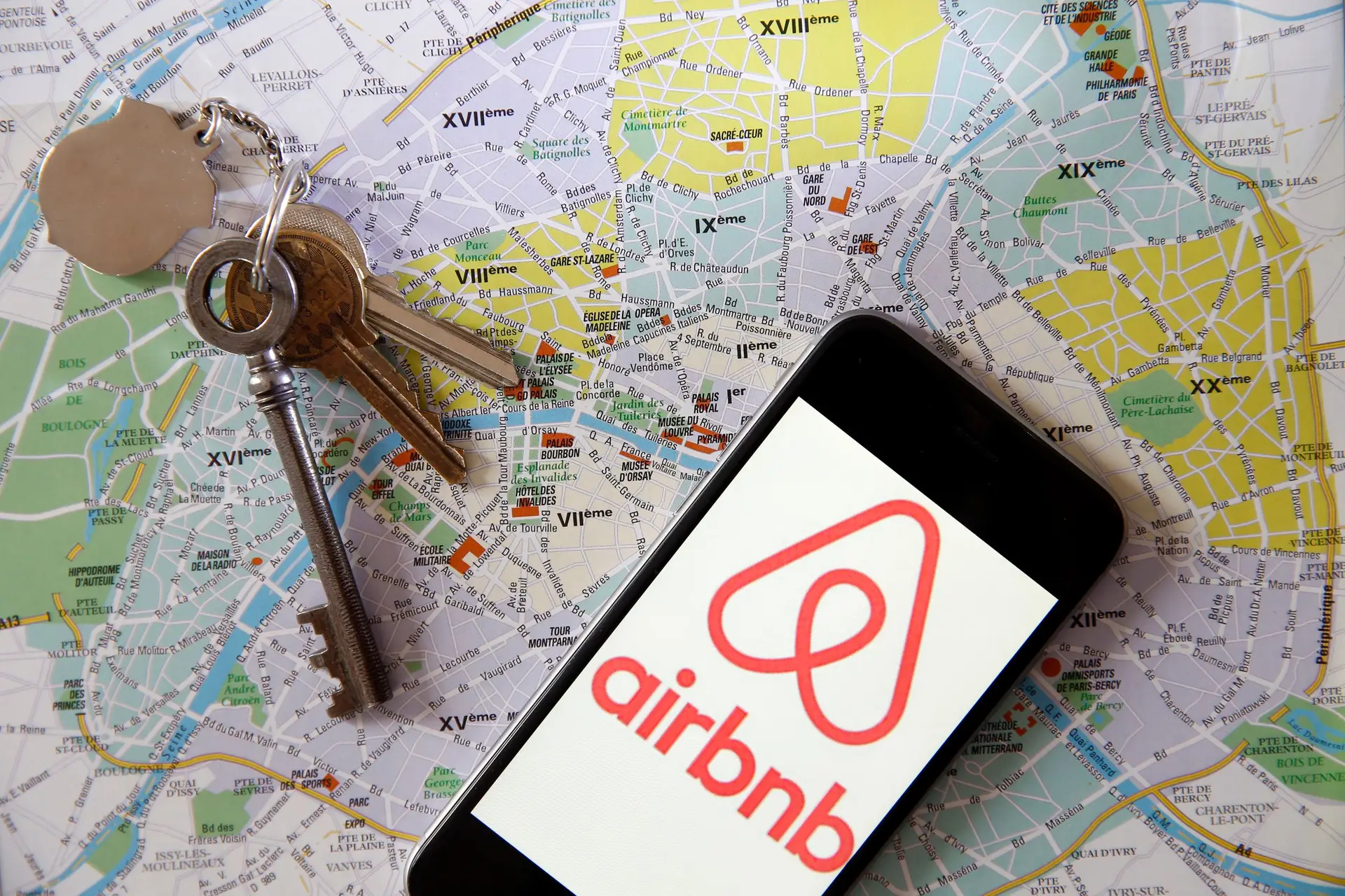 Utilizadores do Airbnb reservam quartos na Ucrânia para apoiar senhorios
