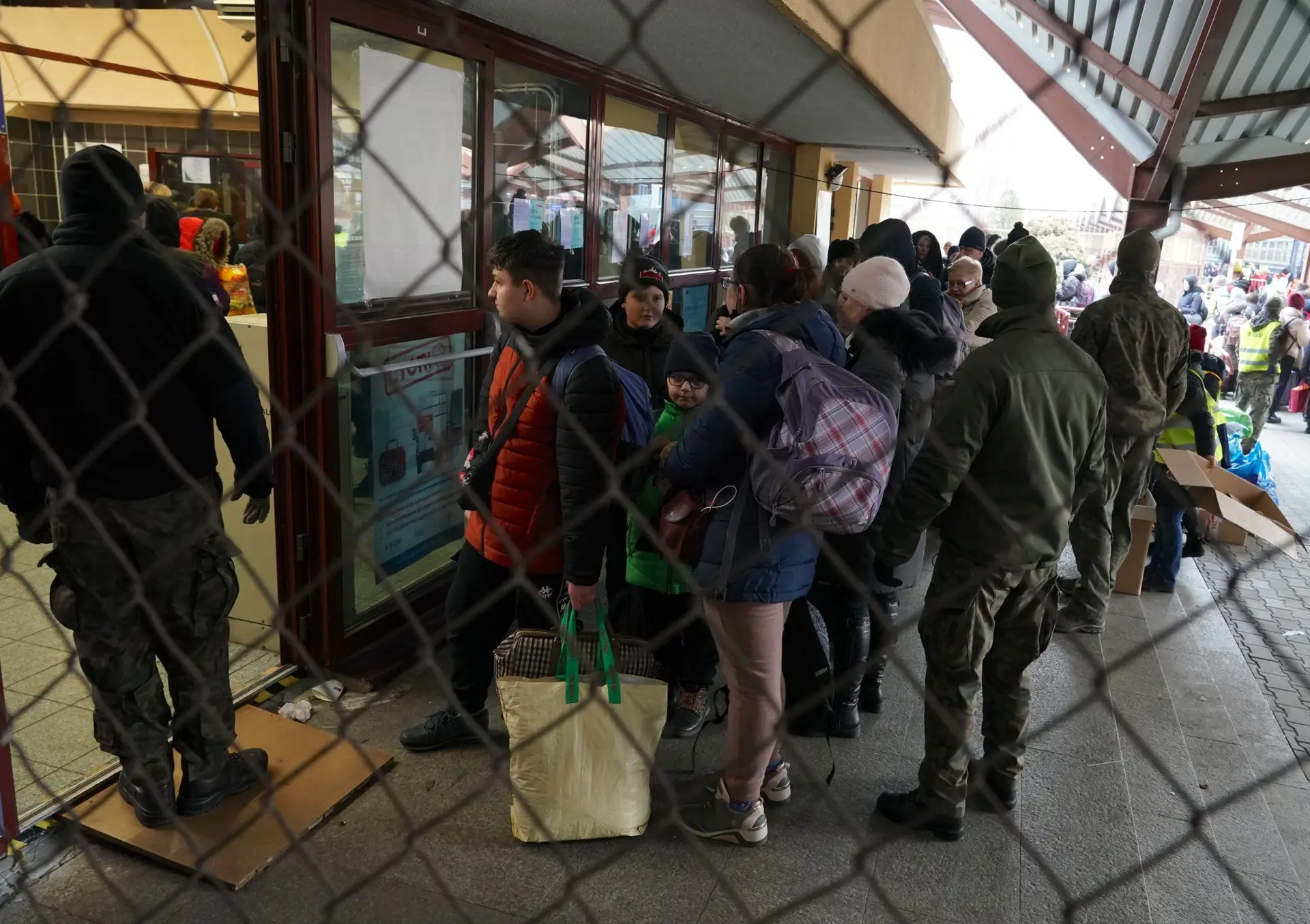 Número de refugiados ucranianos sobe para 1,2 milhões