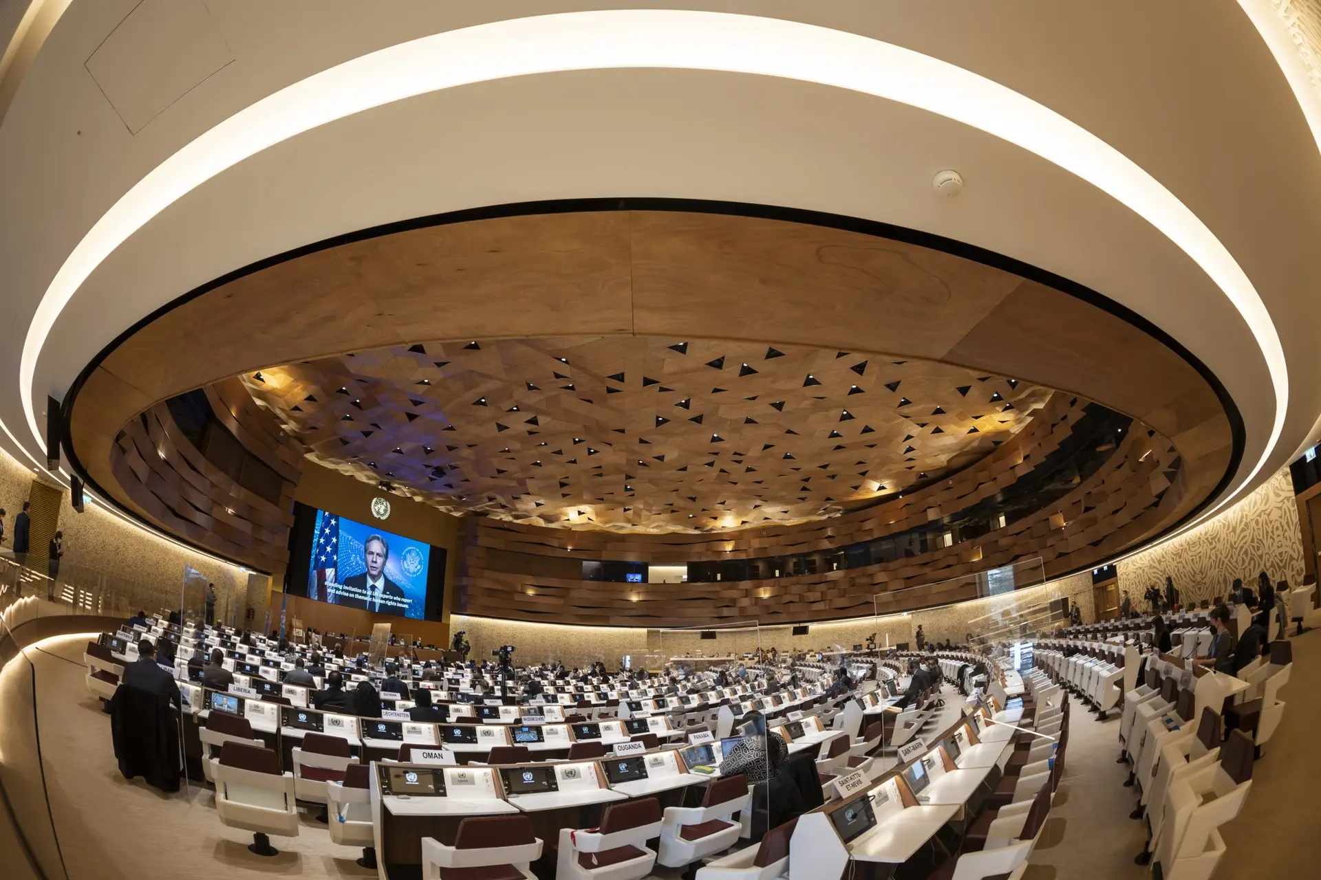 ONU aprova comissão de inquérito internacional sobre violações de direitos humanos na Ucrânia