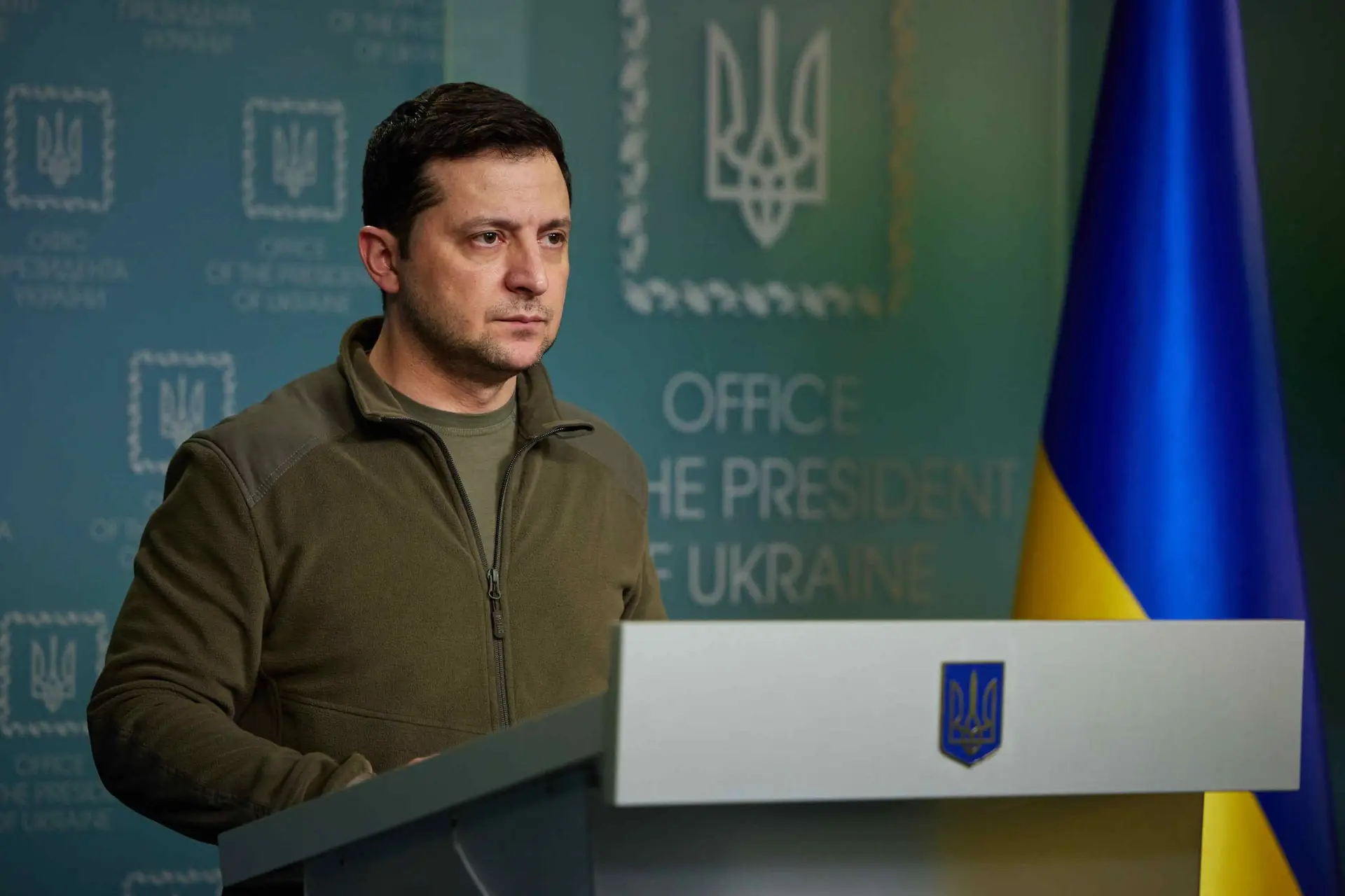 Ucrânia: Zelensky critica NATO por recusar zona de exclusão aérea no território ucraniano