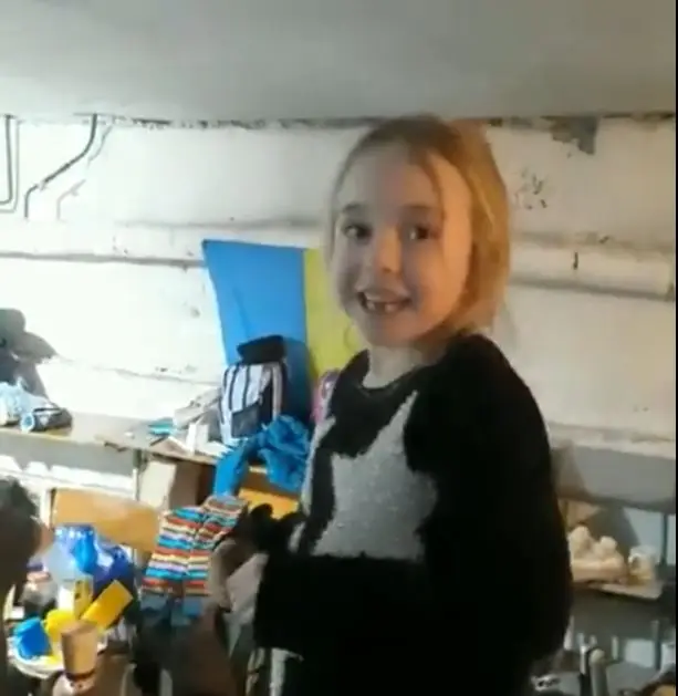 Menina ucraniana canta música do filme “Frozen” num bunker em Kiev