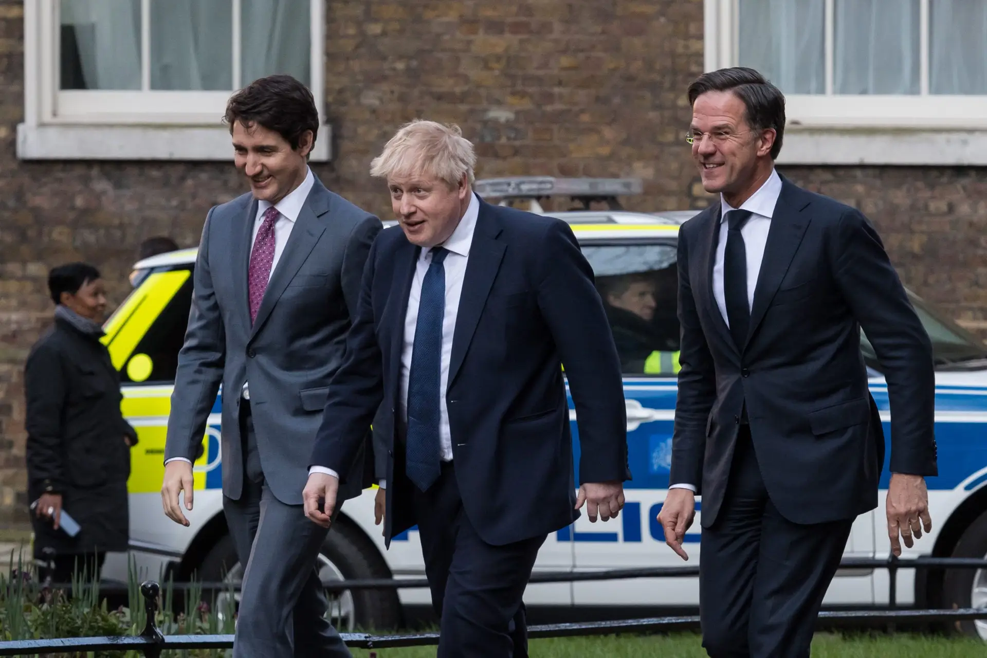 Primeiros-ministros do Reino Unido, Canadá e Países Baixos anunciam criação de grupo internacional de apoio à Ucrânia