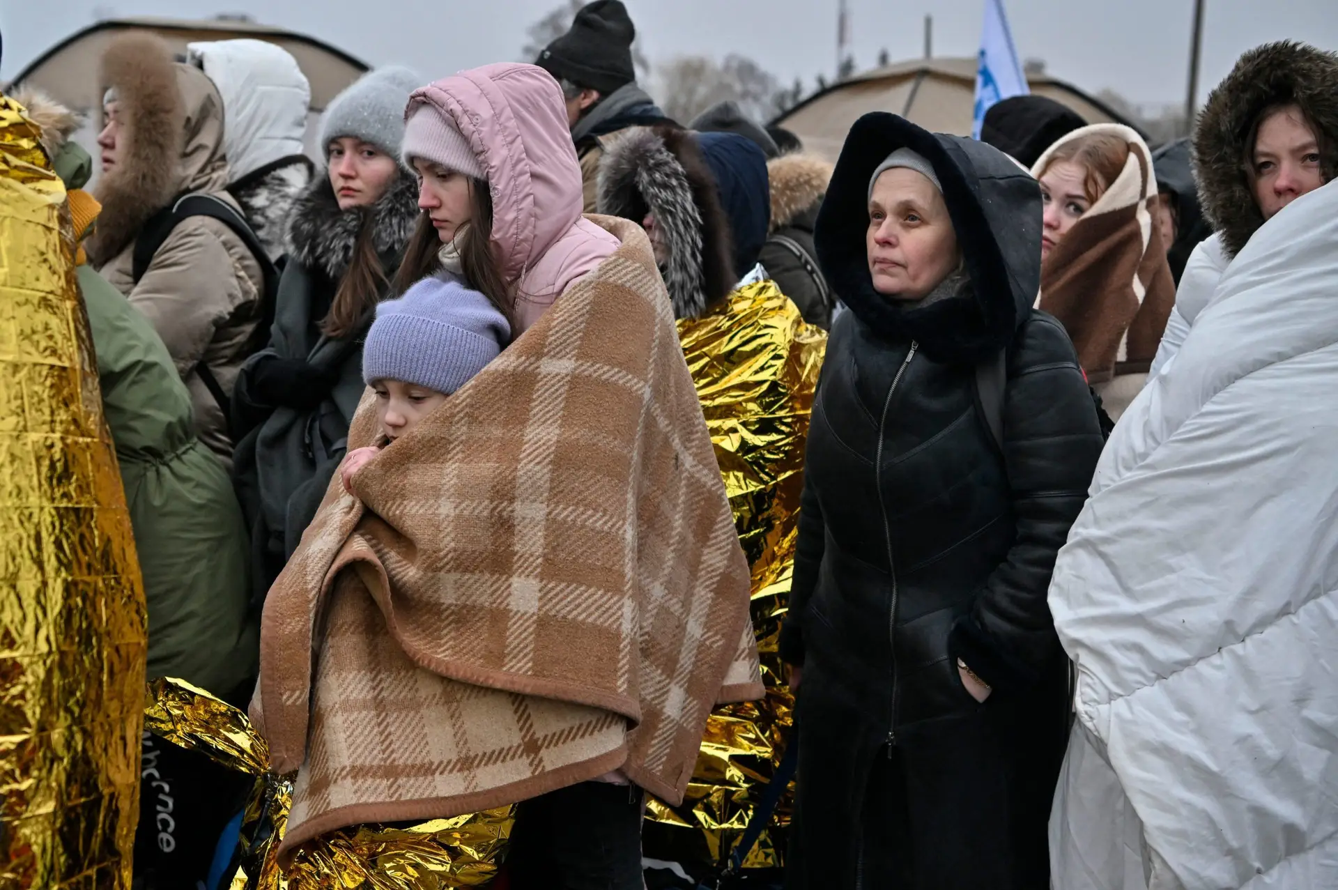 Guerra na Ucrânia: grupo de escuteiros ajuda refugiados na fronteira da Polónia