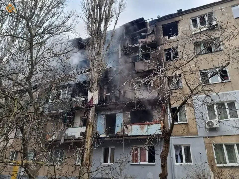 Guerra na Ucrânia: bombardeamentos russos destroem cidades por todo o país