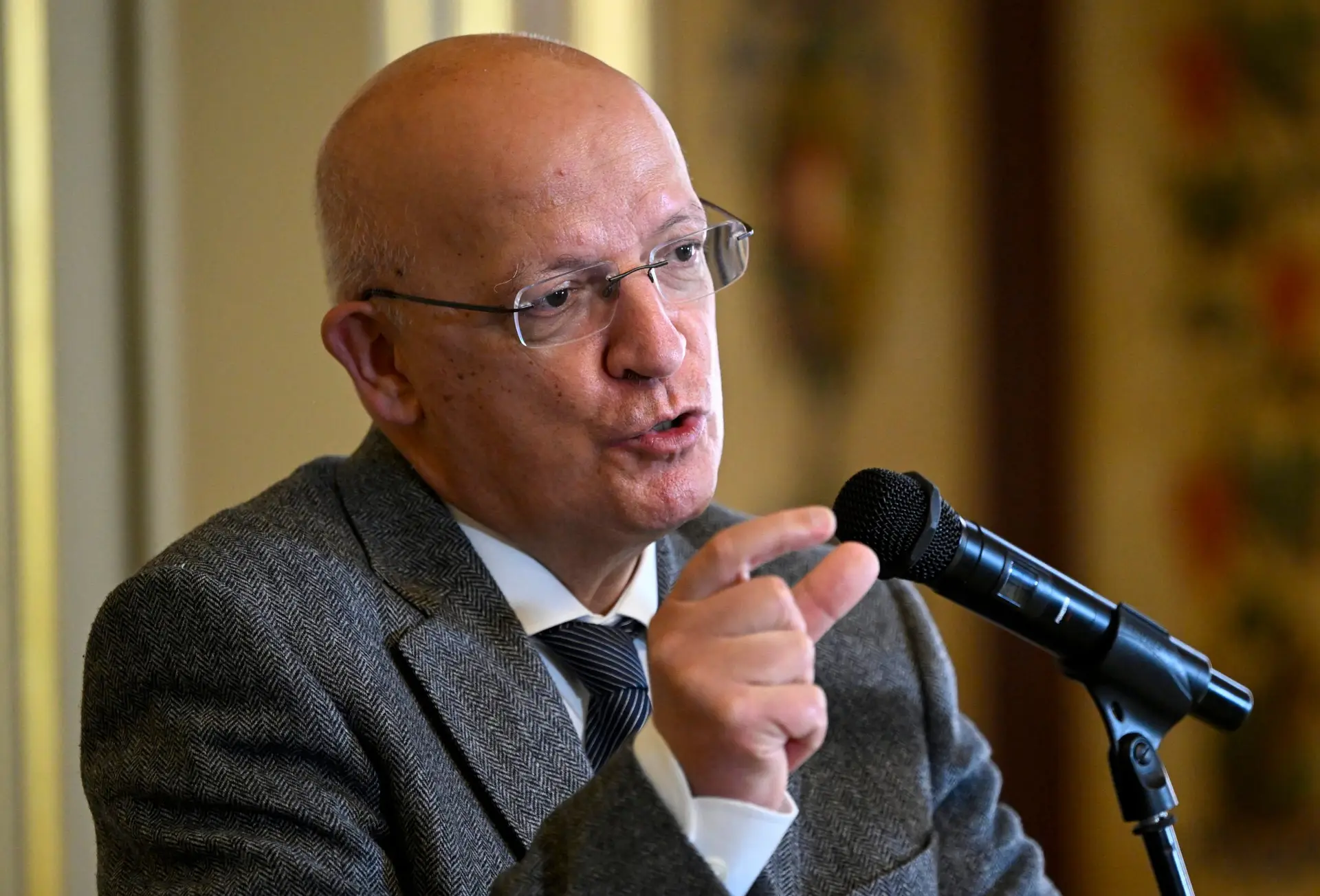 Ameaças russas não amedrontam nem intimidam Portugal, garante Santos Silva