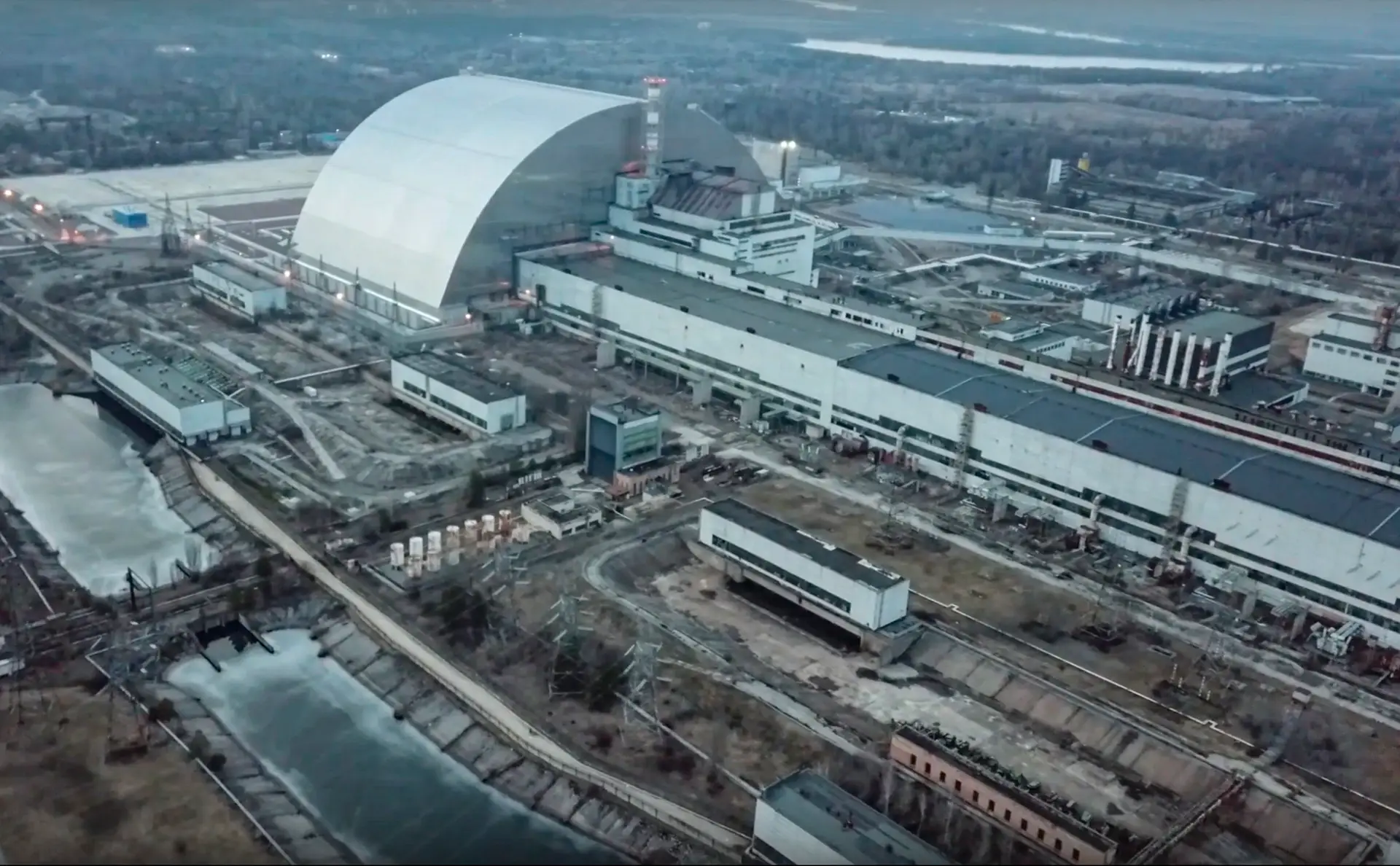 Central nuclear de Chernobyl está “completamente” parada e sem eletricidade