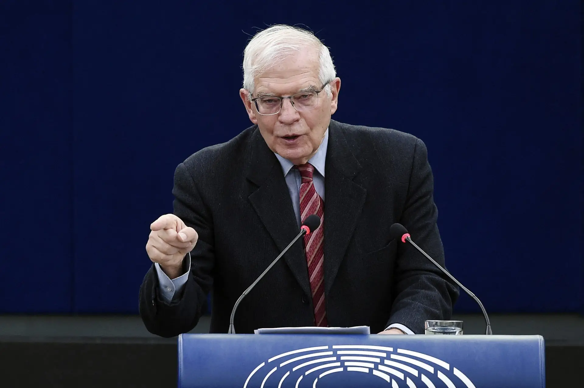 Bombardeamento de maternidade é “crime de guerra odioso”, diz  Josep Borrell