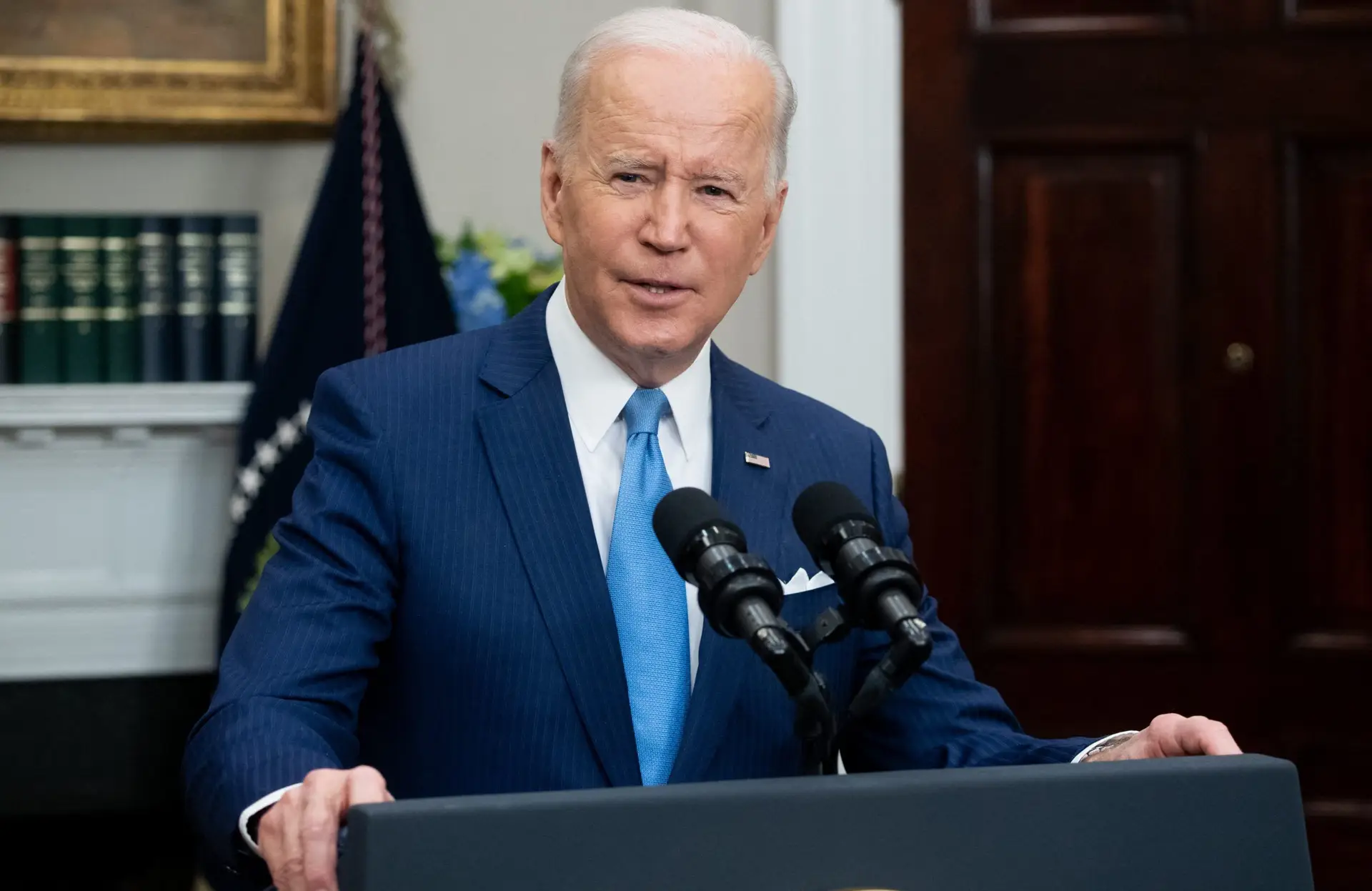 Joe Biden assina ordem executiva sobre criptomoedas e admite vir a criar uma