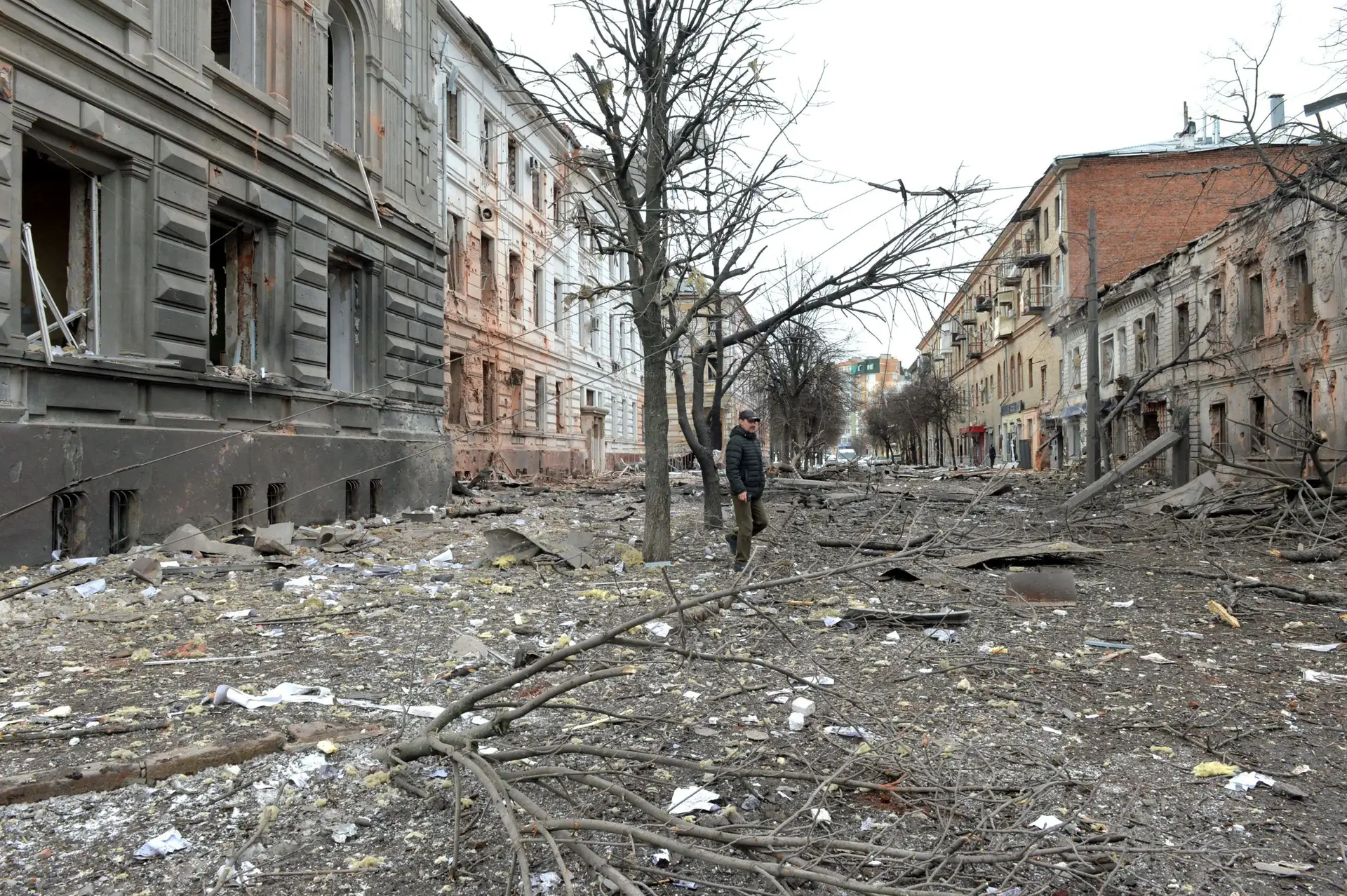 Ucrânia vai tentar retirar civis de Mariupol em colaboração com a Cruz Vermelha