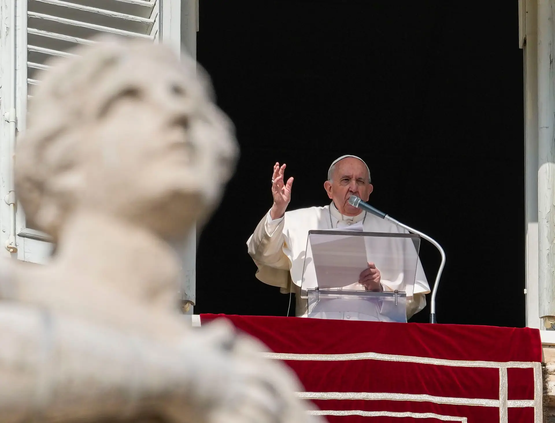 Papa Francisco: “Em nome de Deus… parem este massacre”