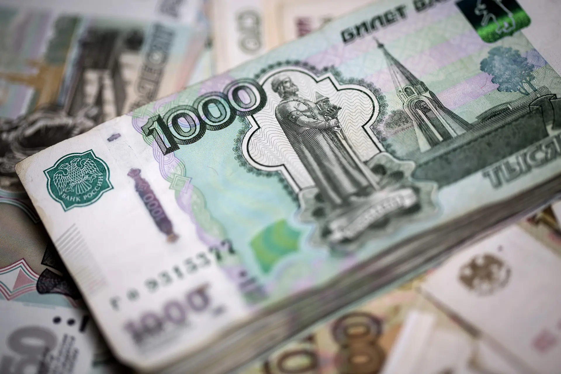 Rússia garante ter condições para reembolsar dívida a investidores… mas pode fazê-lo em rublos