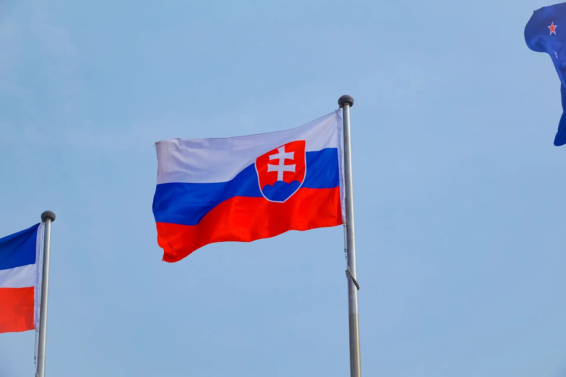 Eslováquia expulsa três diplomatas russos suspeitos de espionagem