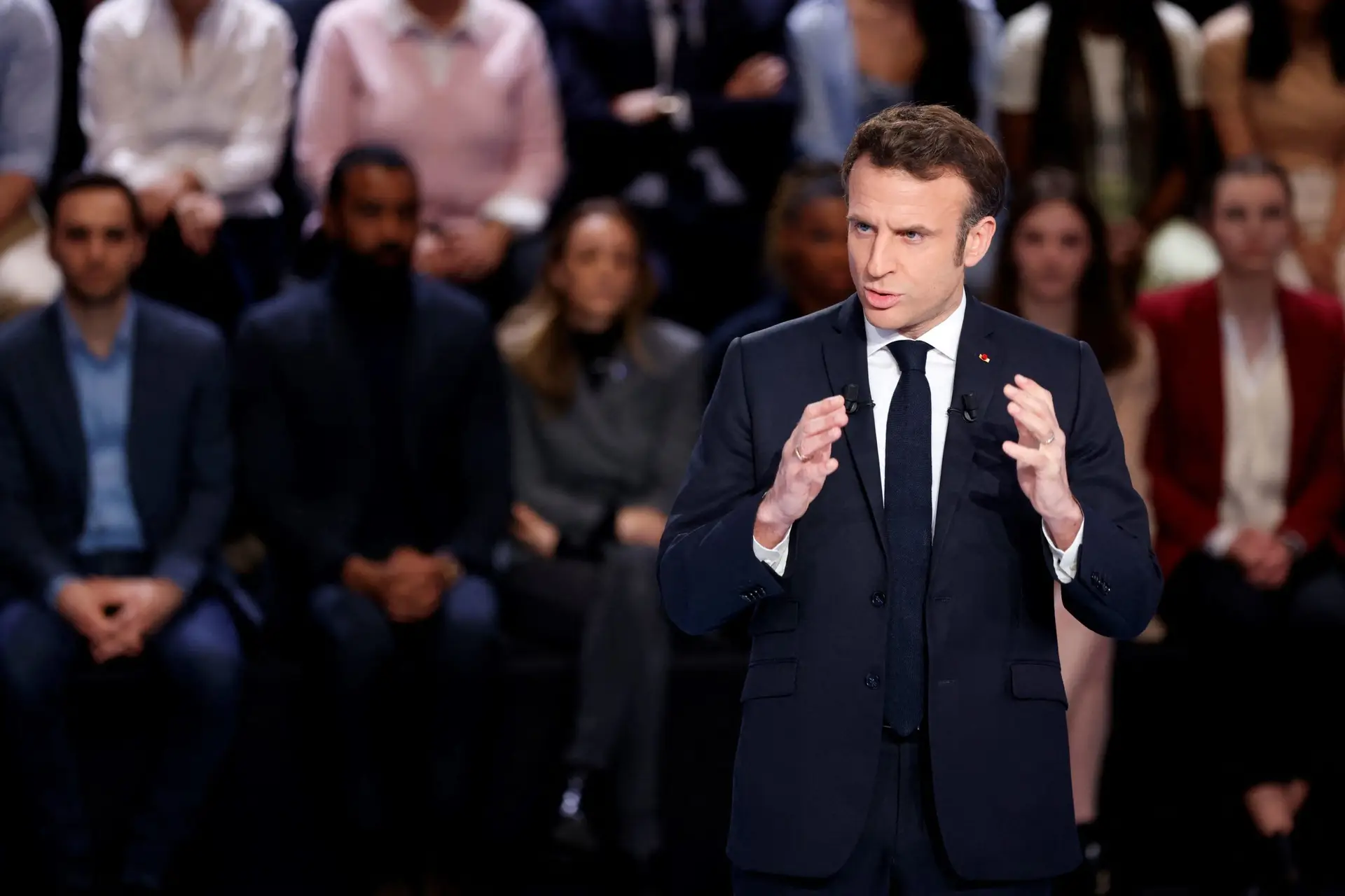 Guerra na Ucrânia: Macron diz que vai continuar a conversar com Putin para acordo de cessar-fogo