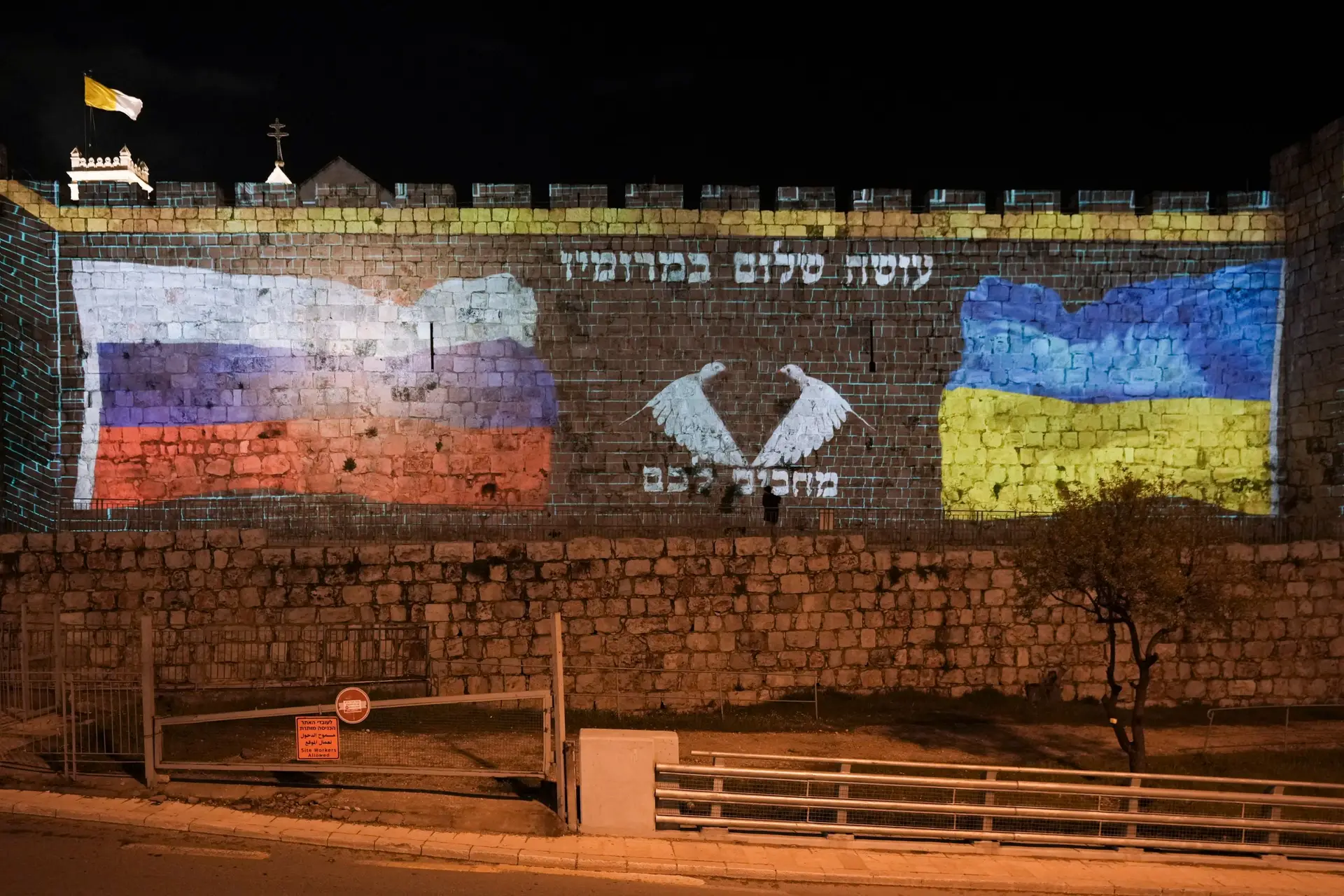 Israel tenta manter posição neutra entre Rússia e Ucrânia, mas já avançou com hipótese de ser mediador