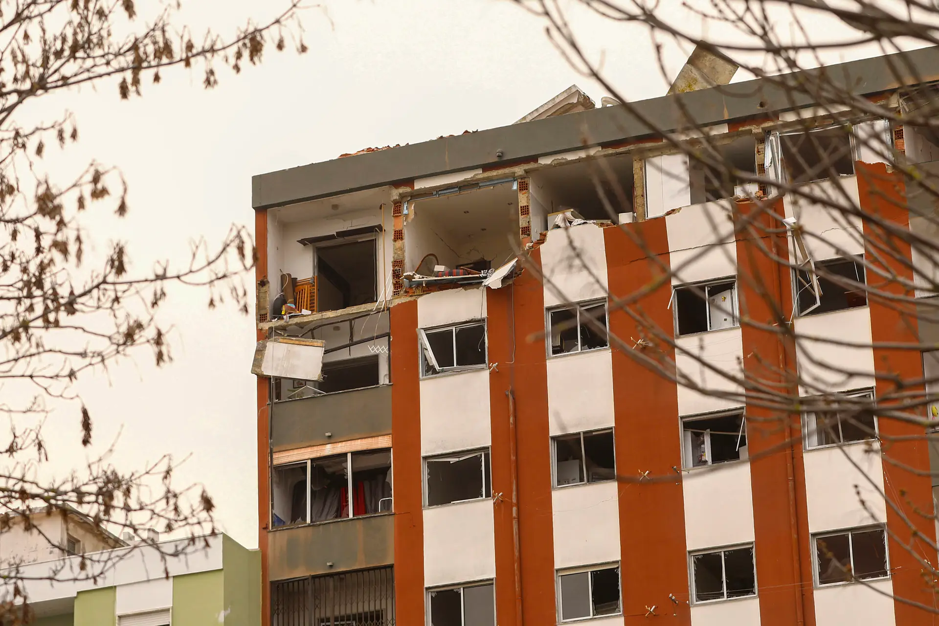 Explosão em prédio da Amadora faz 39 desalojados