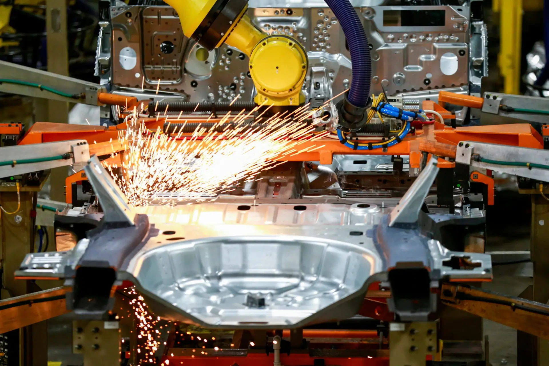 Falta de semicondutores, custos da energia e inflação deixam indústria automóvel europeia em alerta